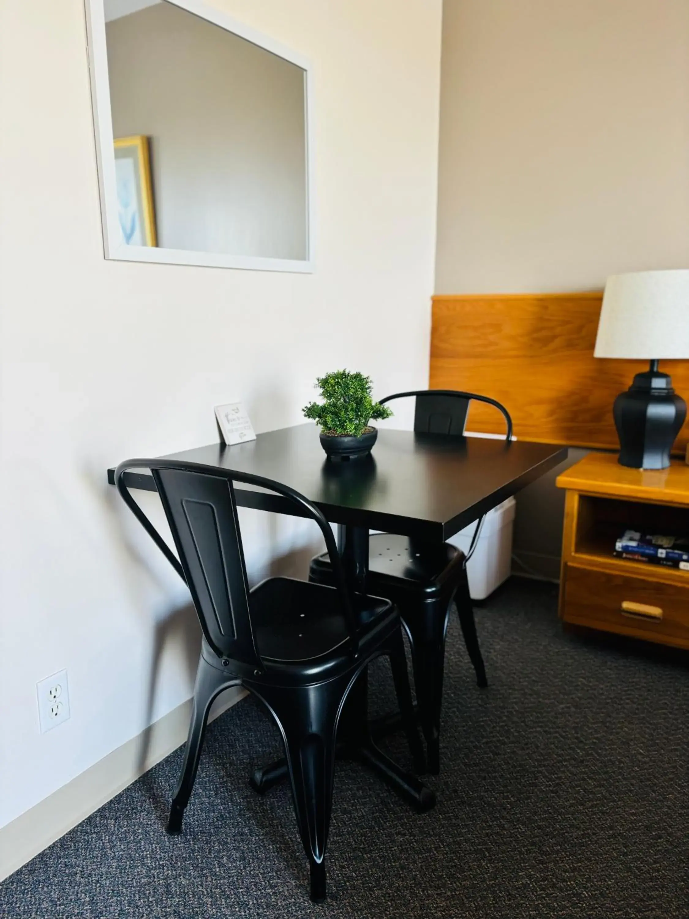 Double Room in Lakeside Stays Double Room in Lakeside Stays