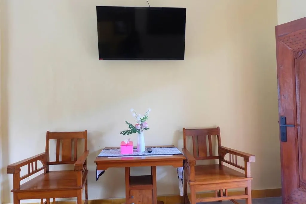 TV and multimedia in Sabi House Lesmana 2 by Simply Homy