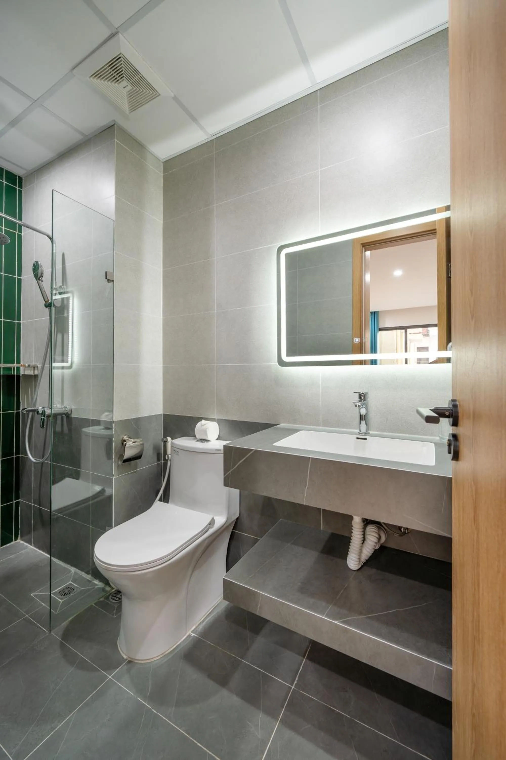 Shower in MOONLIT Suites Hotel by Luxe Paradise