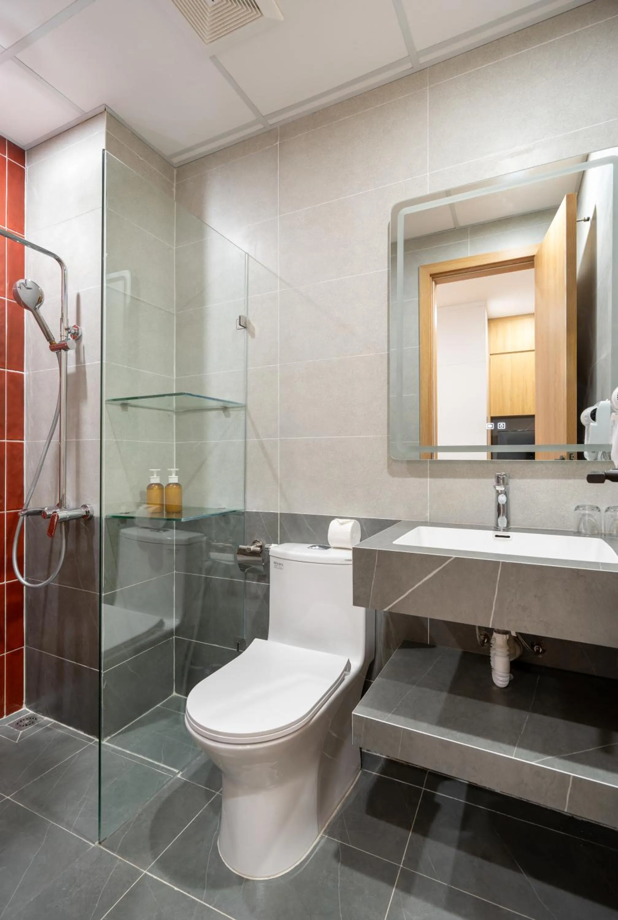 Shower in MOONLIT Suites Hotel by Luxe Paradise