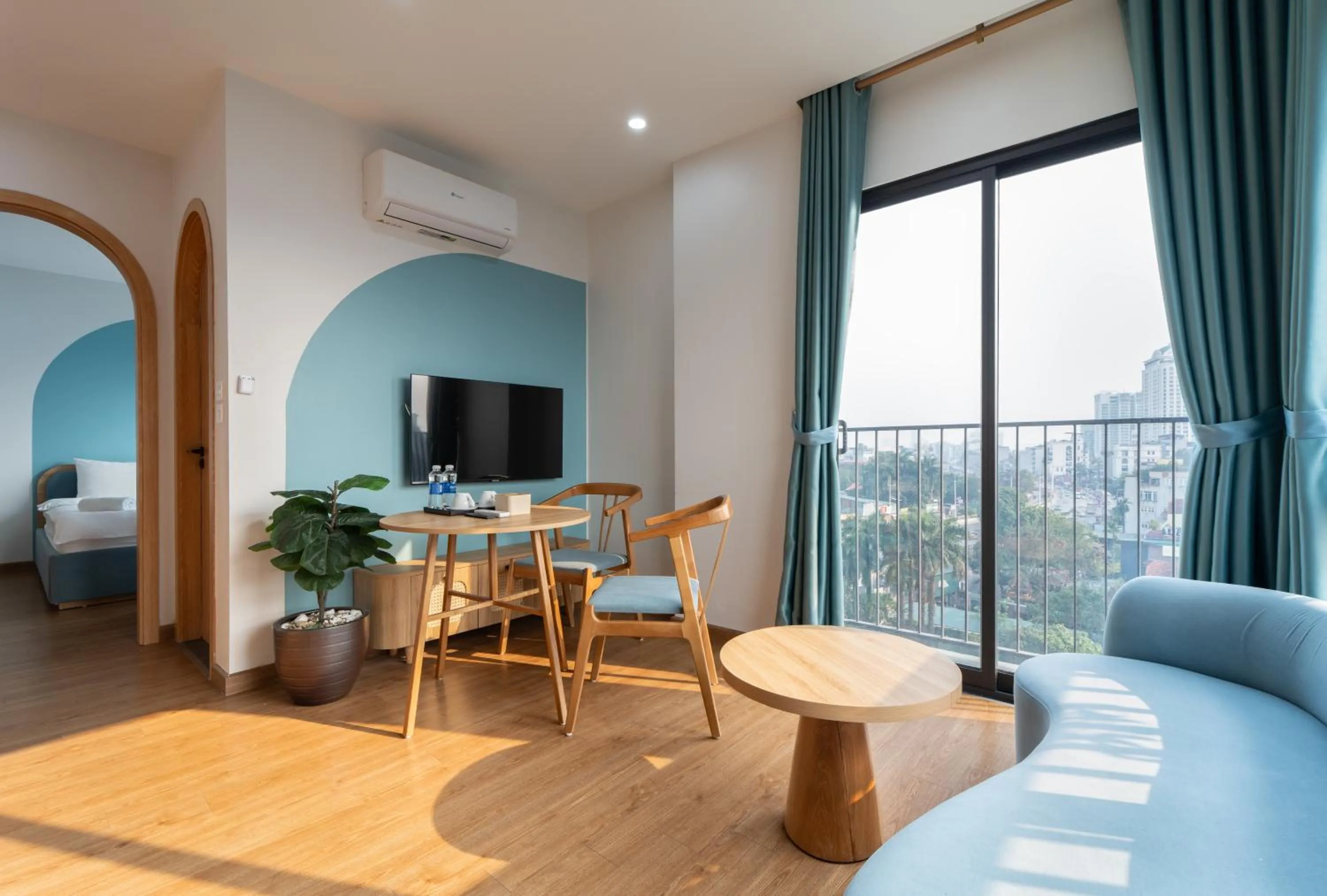 Seating area in MOONLIT Suites Hotel by Luxe Paradise