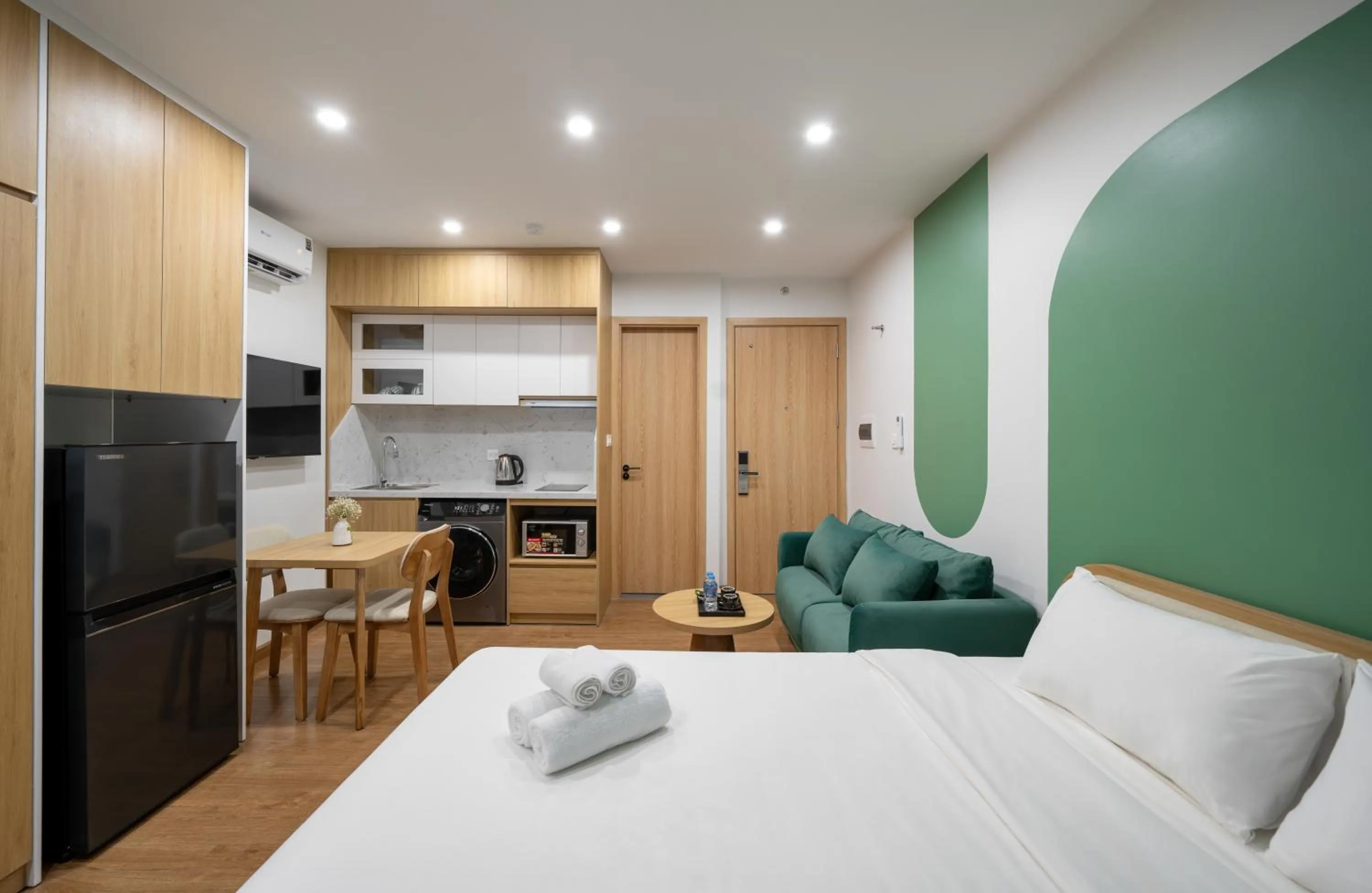 Seating area, Bed in MOONLIT Suites Hotel by Luxe Paradise