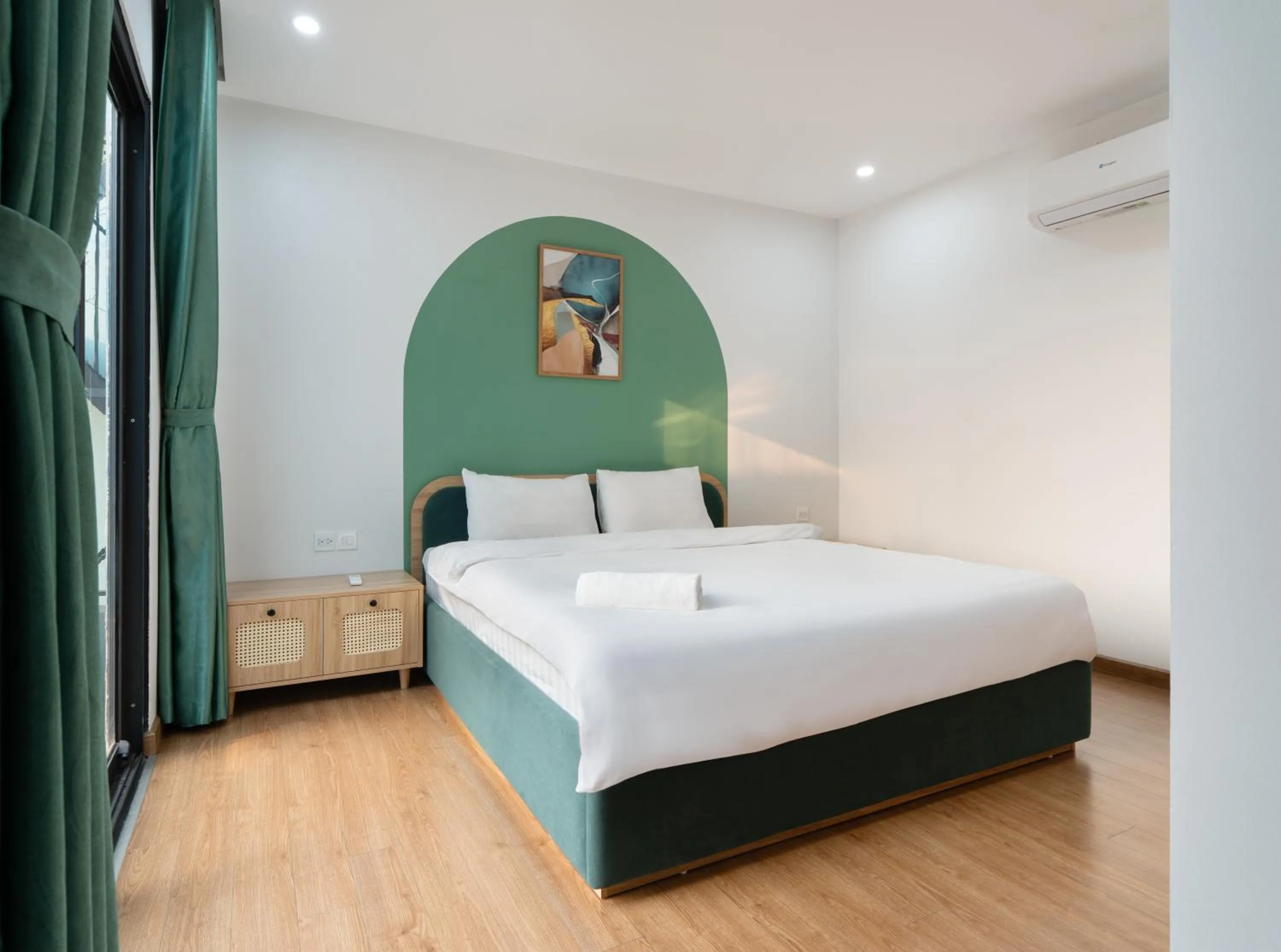 Bedroom, Bed in MOONLIT Suites Hotel by Luxe Paradise