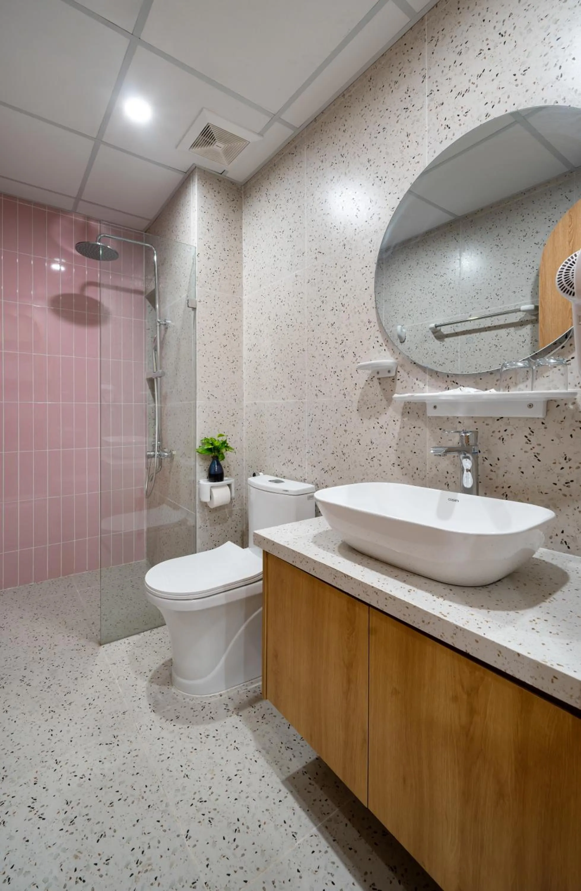 Shower in MOONLIT Suites Hotel by Luxe Paradise