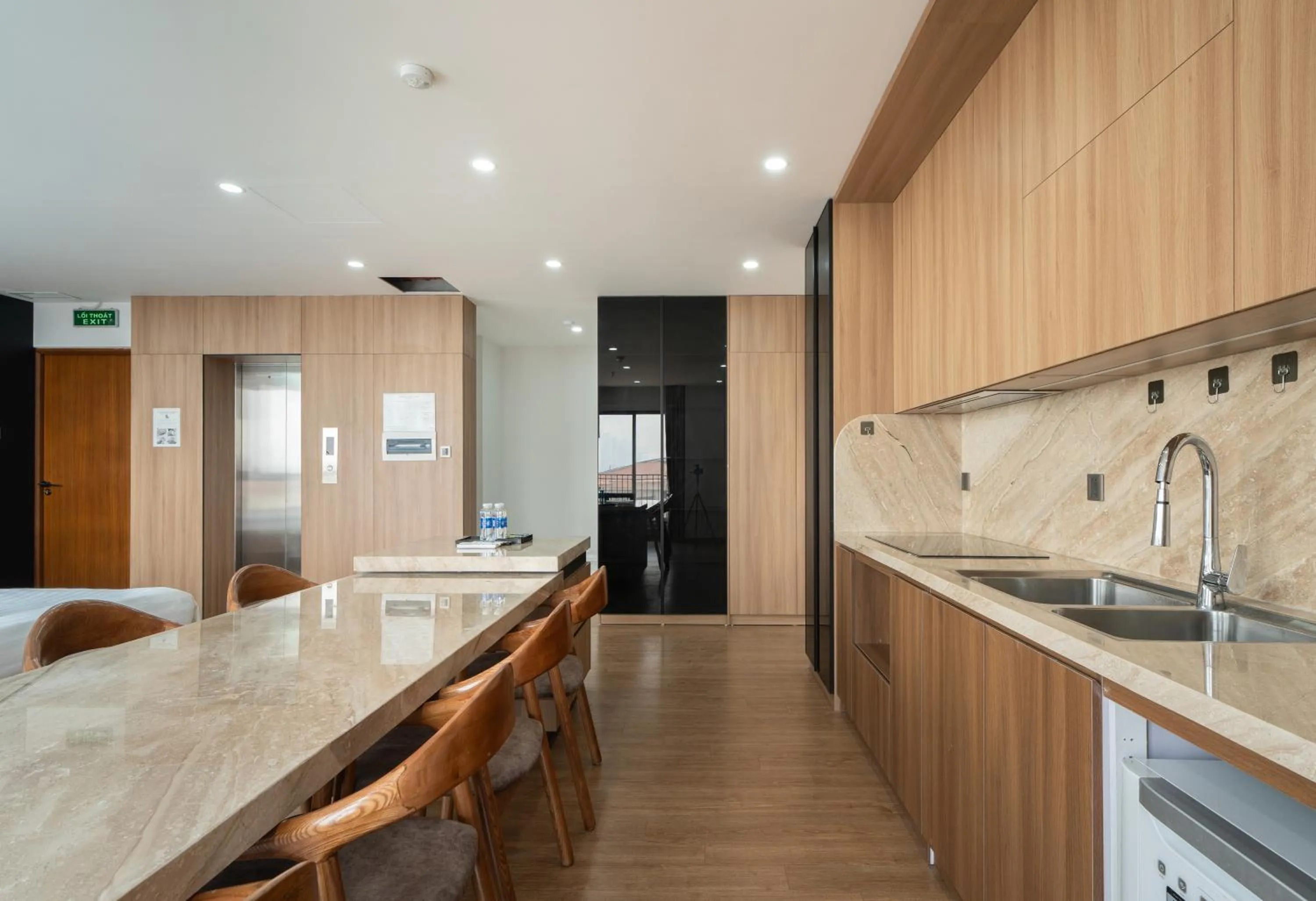 stove in MOONLIT Suites Hotel by Luxe Paradise