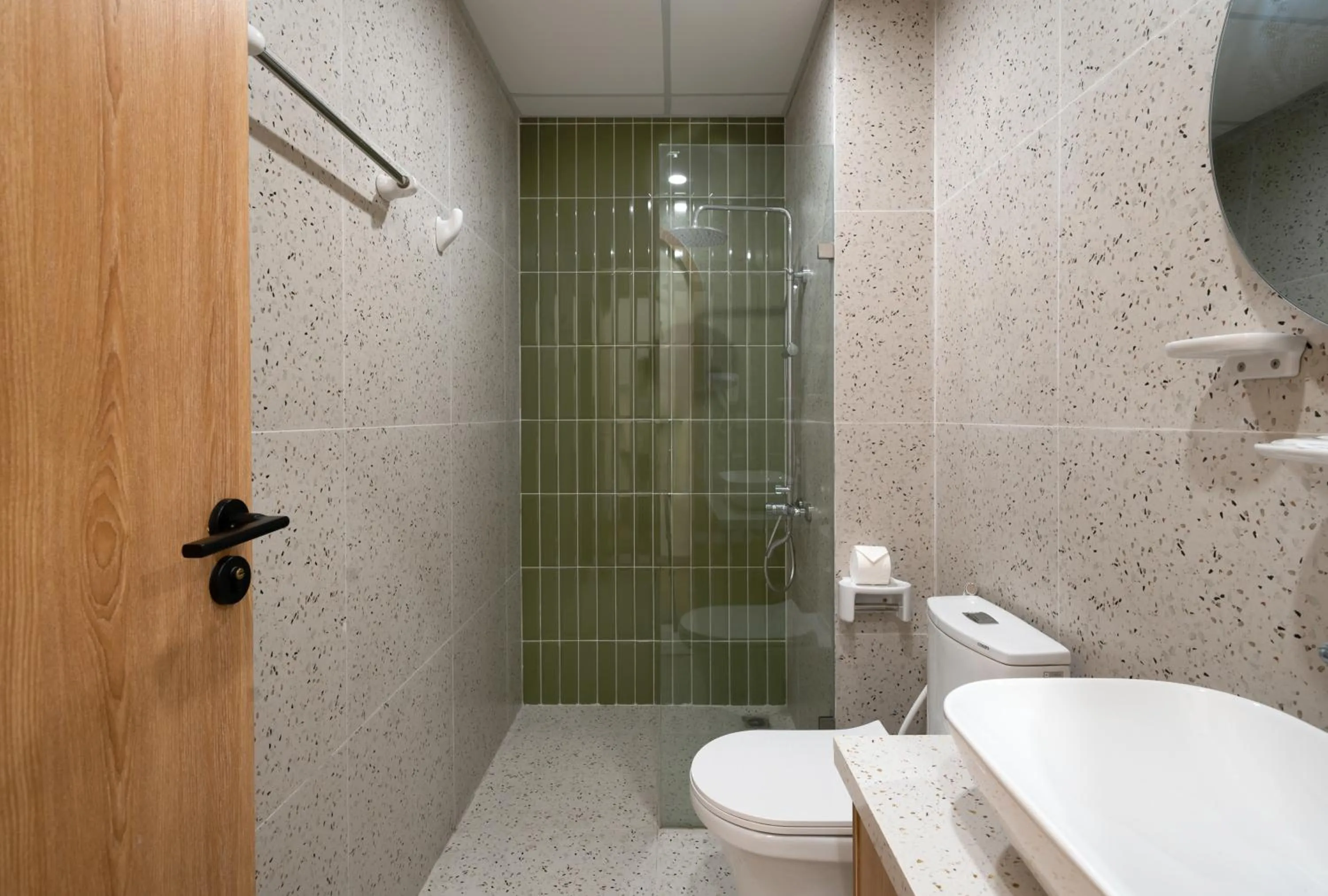 Shower in MOONLIT Suites Hotel by Luxe Paradise