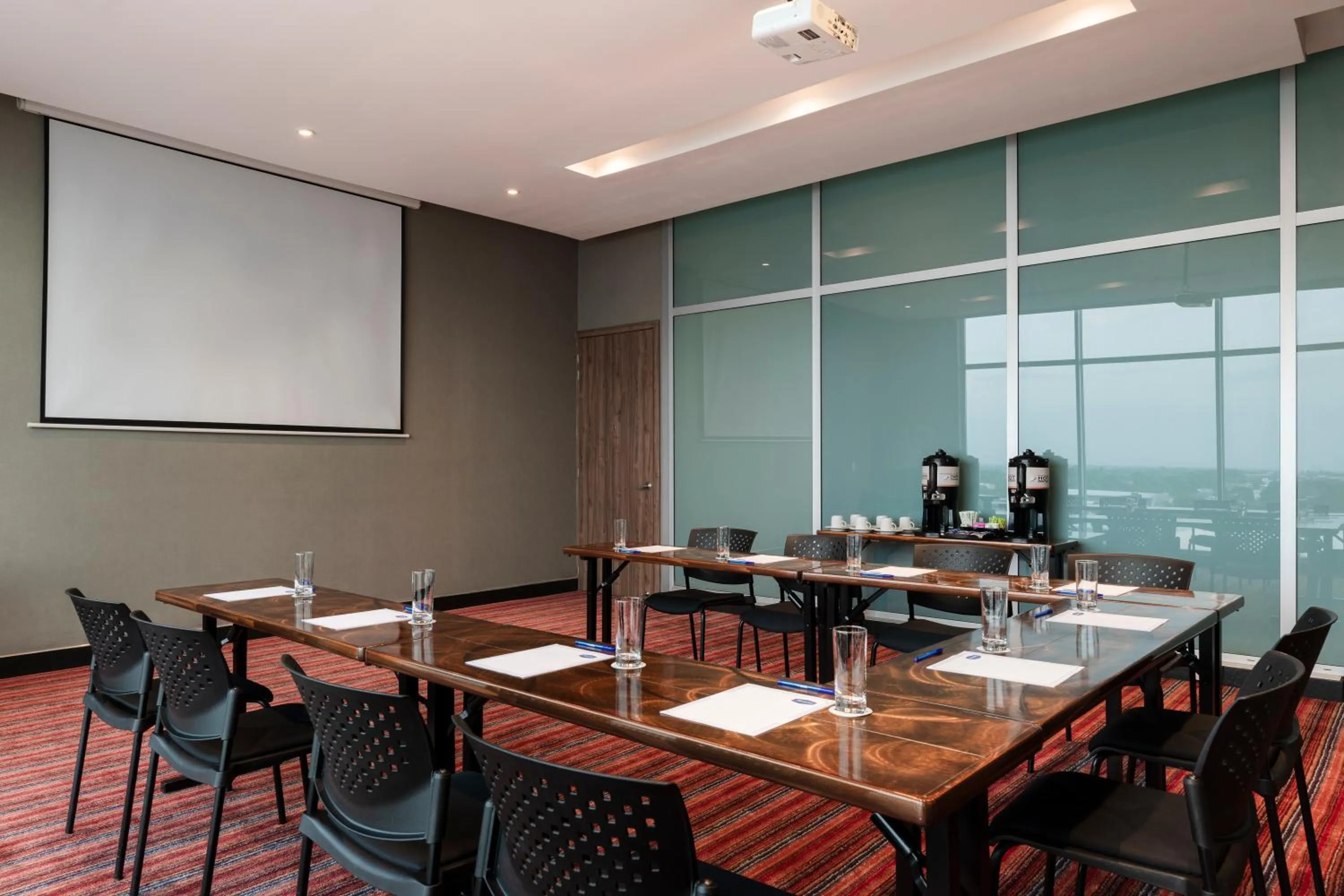 Meeting/conference room in Hampton By Hilton Valledupar