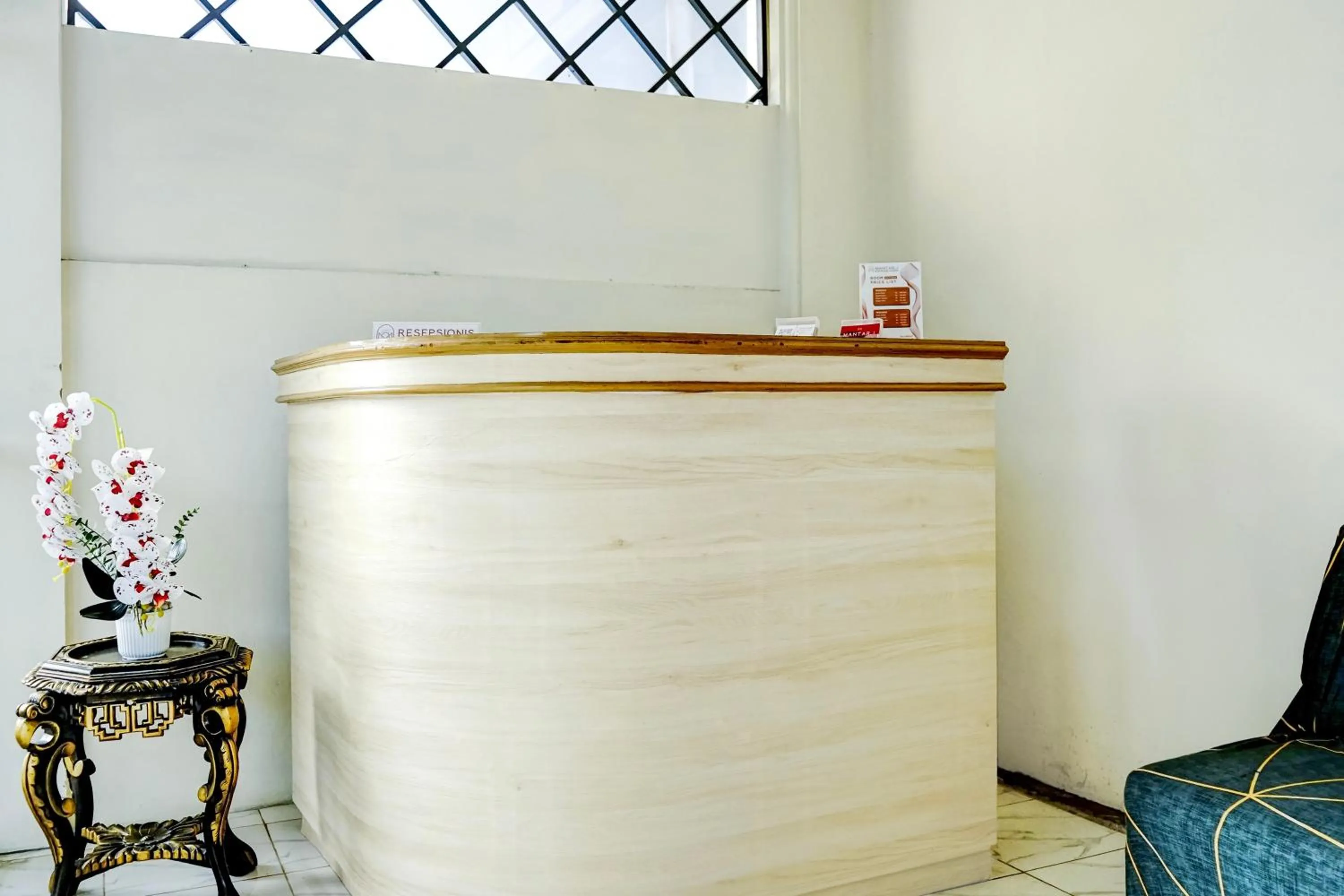 Lobby or reception in Hotel O Mantari Guesthouse