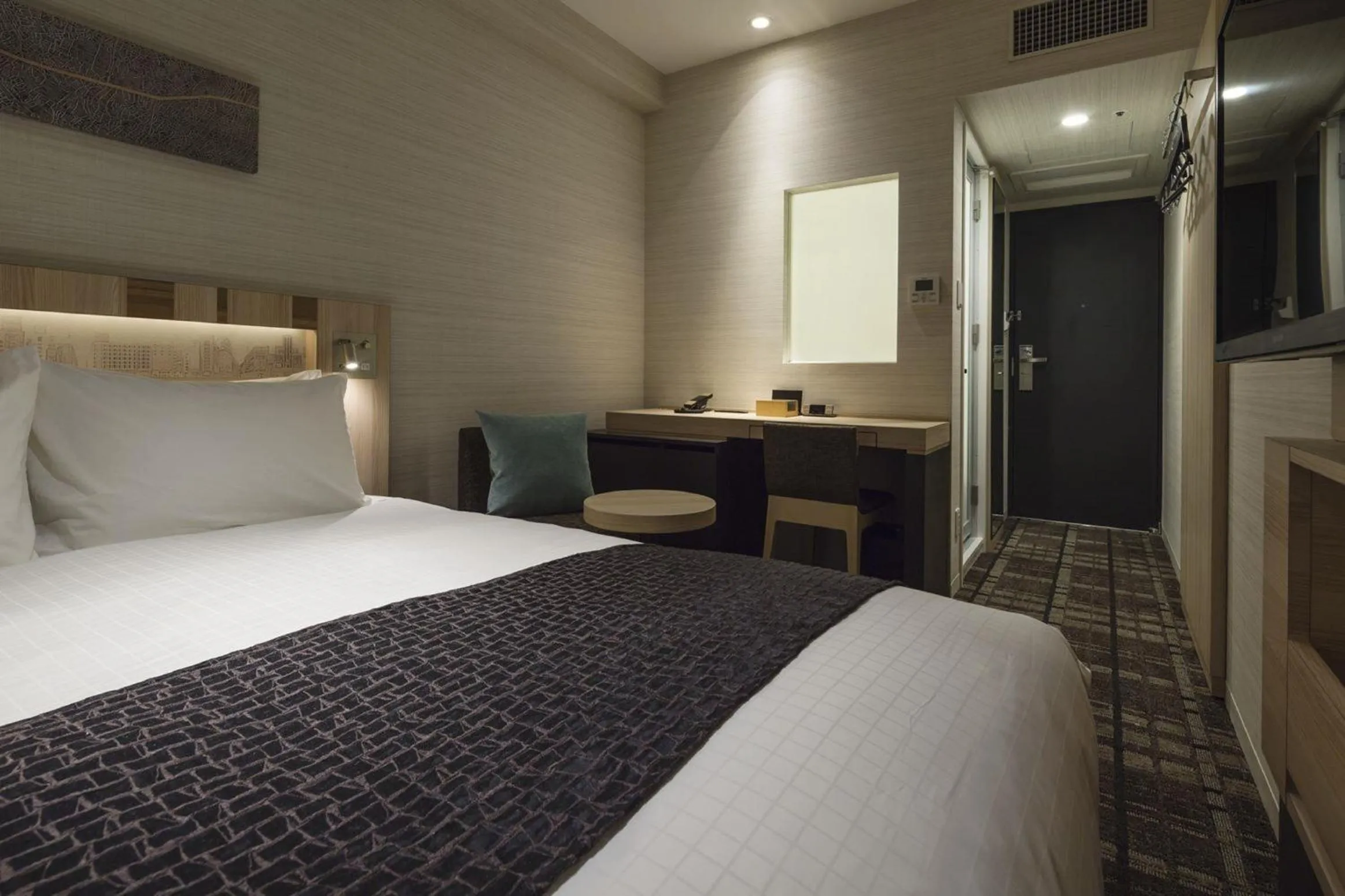 Photo of the whole room, Bed in Hotel Sunroute Ginza