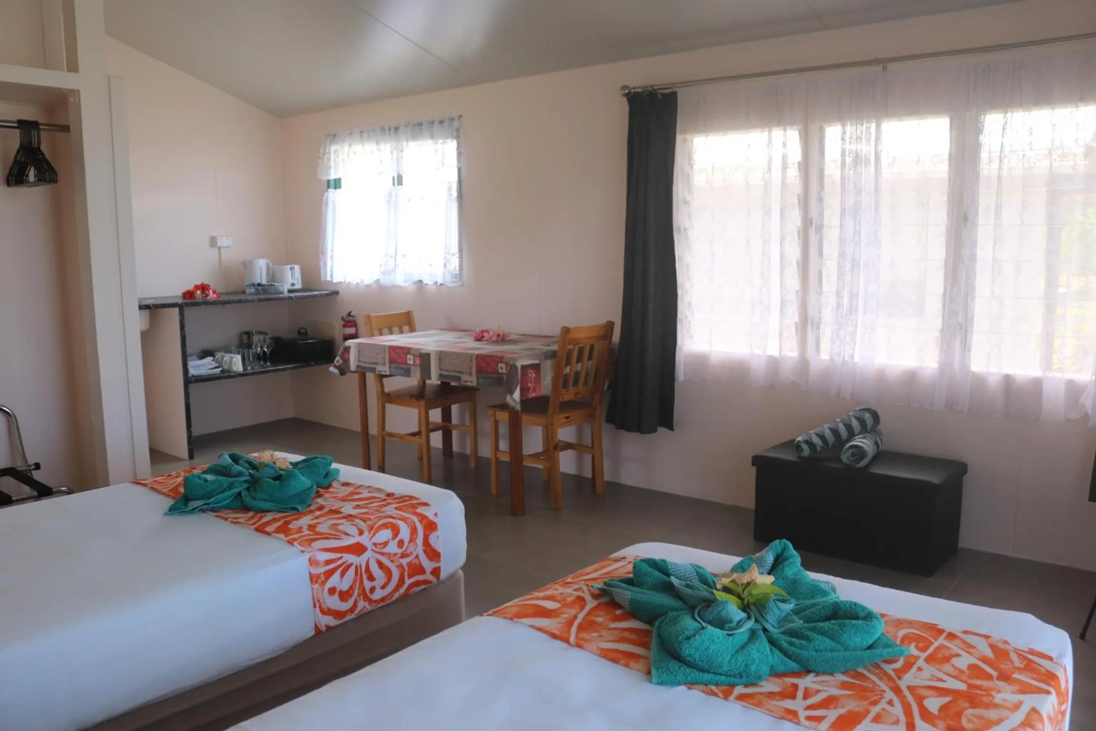 Property building, Bed in Ranginuis Retreat