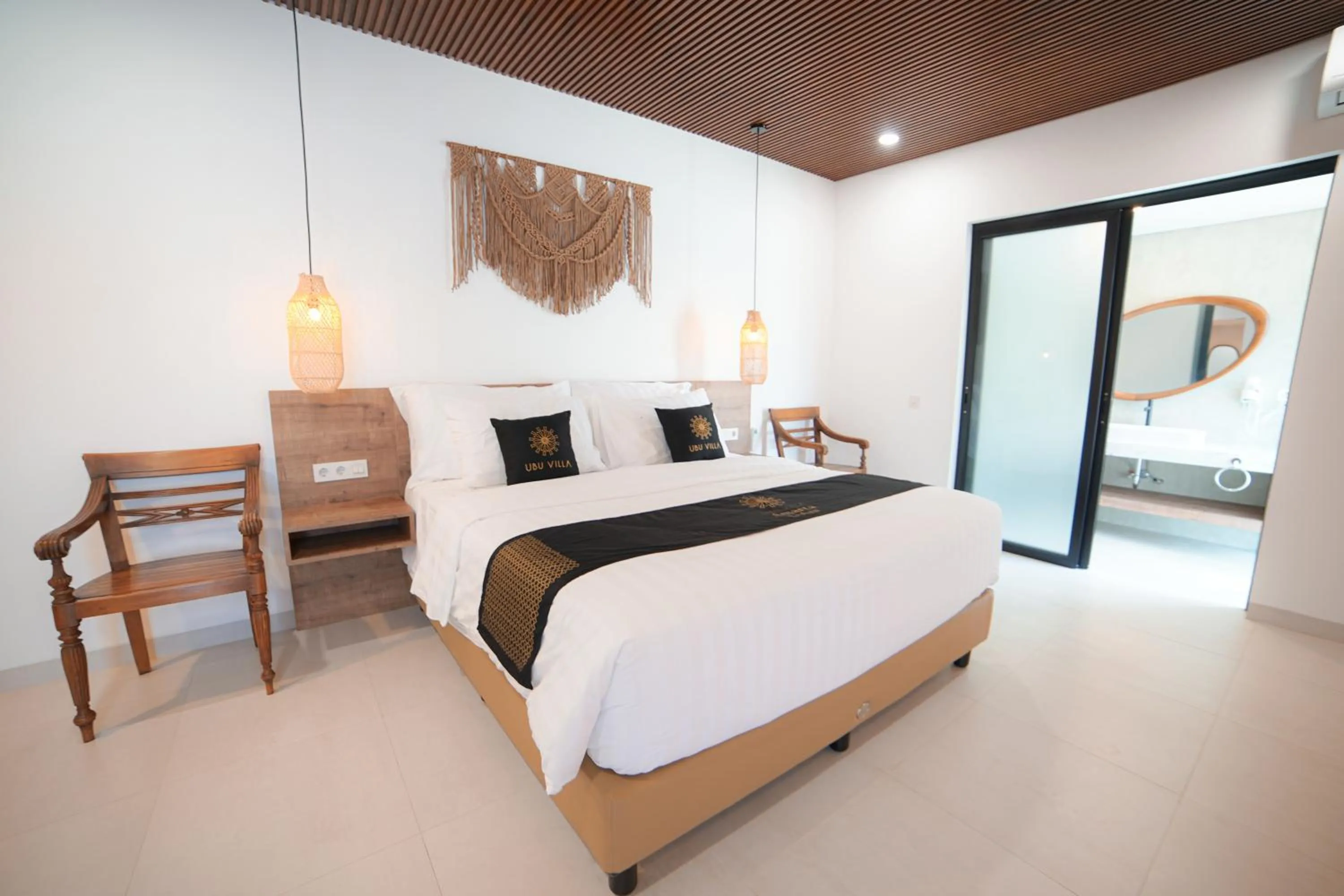 Photo of the whole room, Bed in Ubu Villa Amarta in Yogyakarta