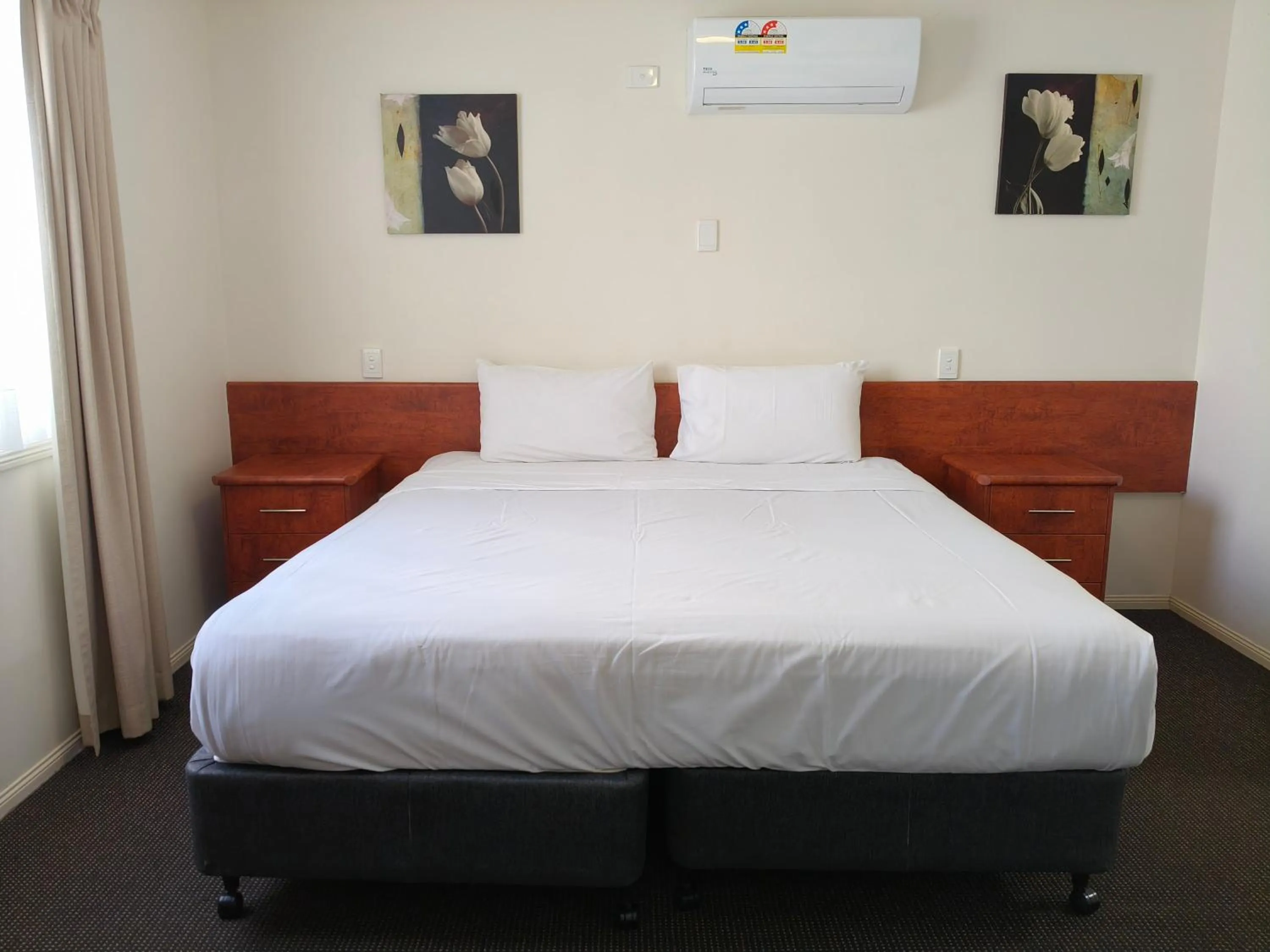 Bedroom, Bed in Motel Myall