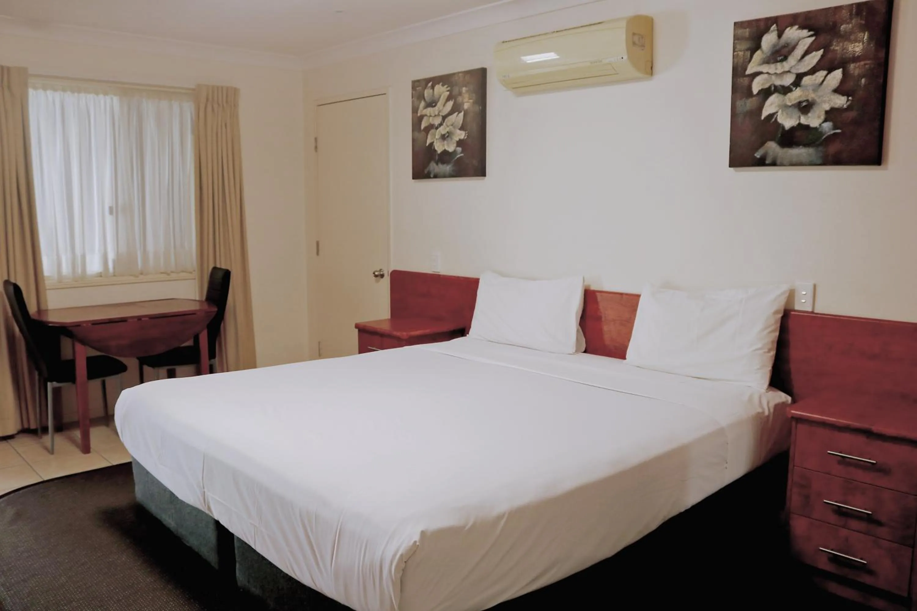 Bedroom, Bed in Motel Myall