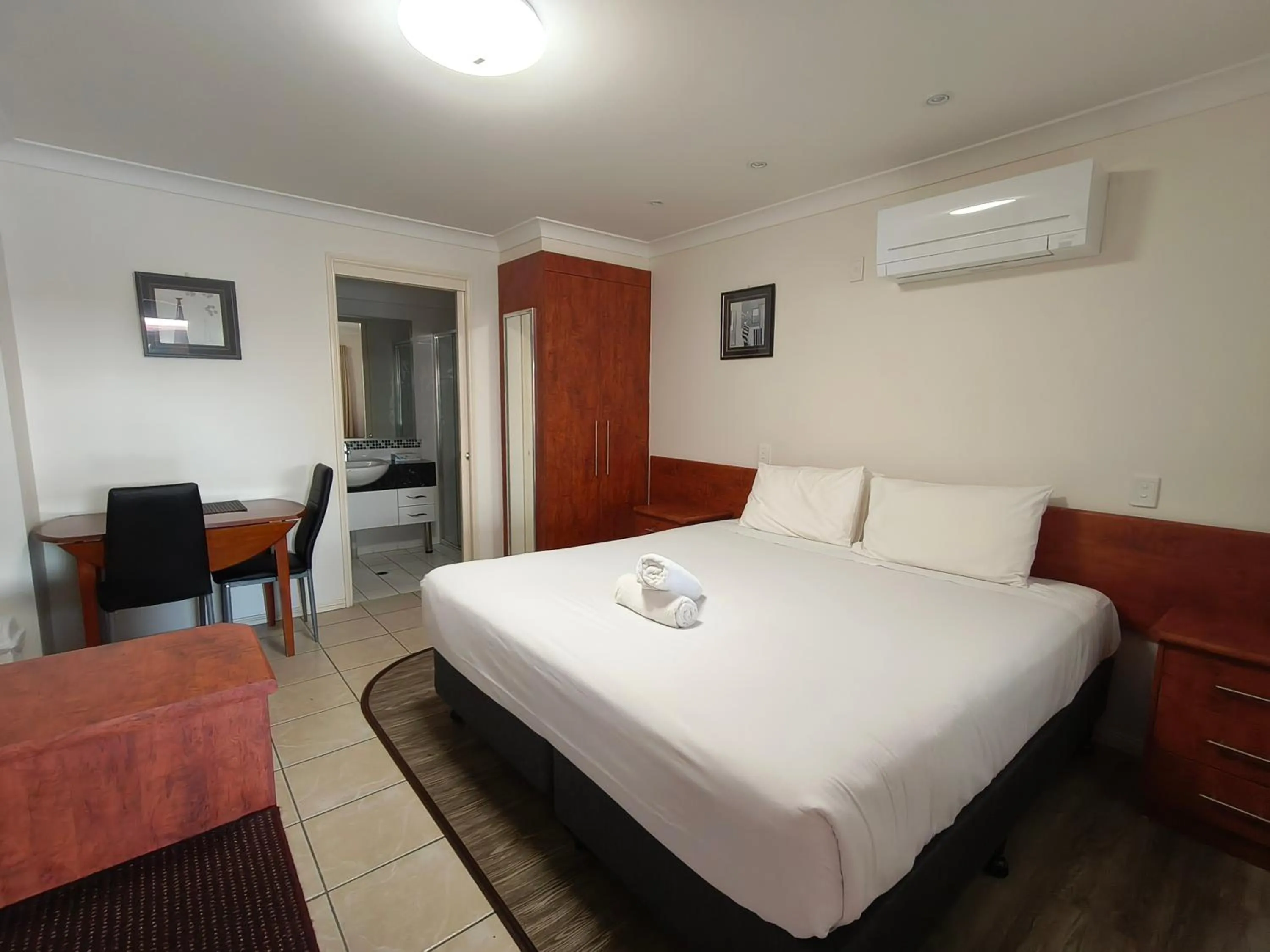 Bedroom, Bed in Motel Myall