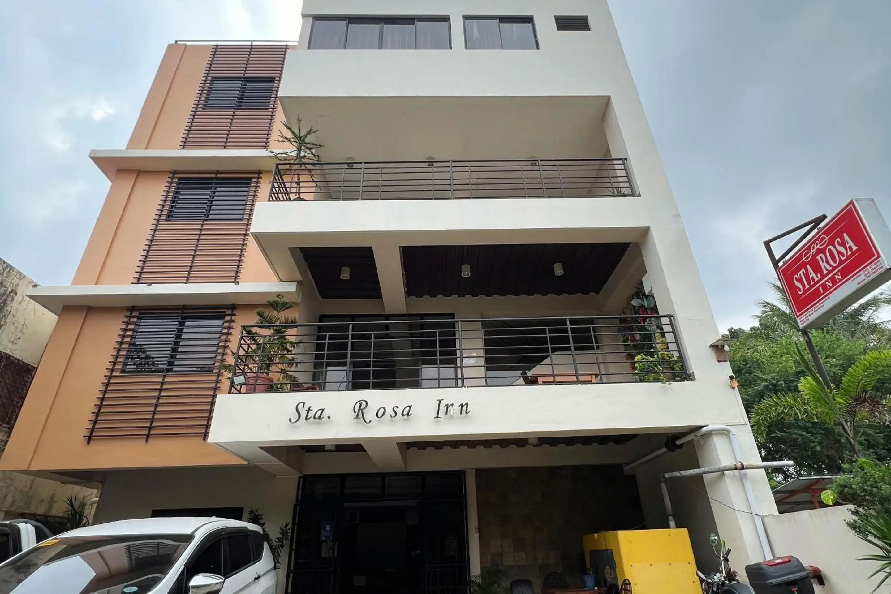 Property building in Sta Rosa Inn Iloilo powered by Cocotel Property building in Sta Rosa Inn Iloilo powered by Cocotel