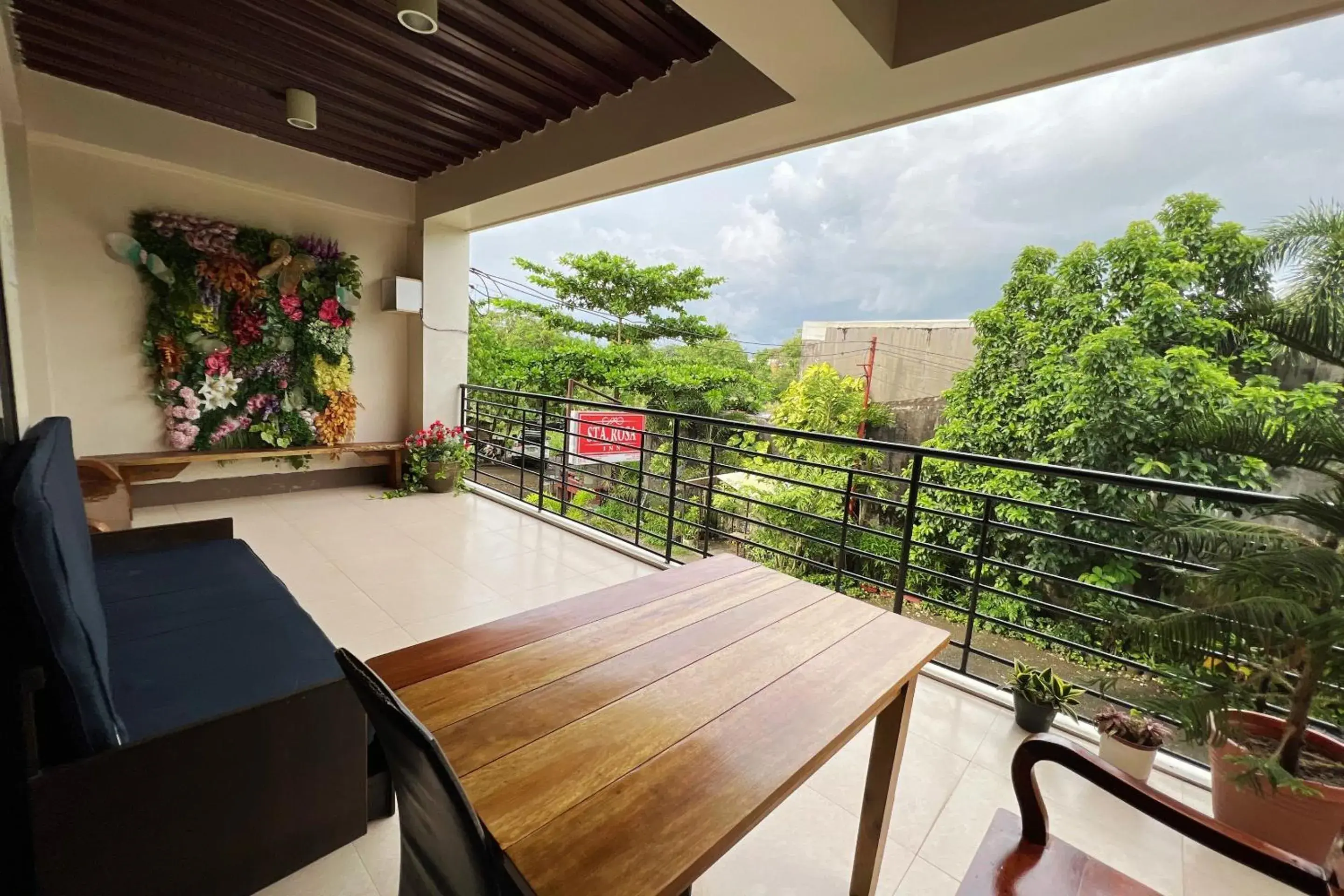 Balcony/Terrace in Sta Rosa Inn Iloilo powered by Cocotel Balcony/Terrace in Sta Rosa Inn Iloilo powered by Cocotel