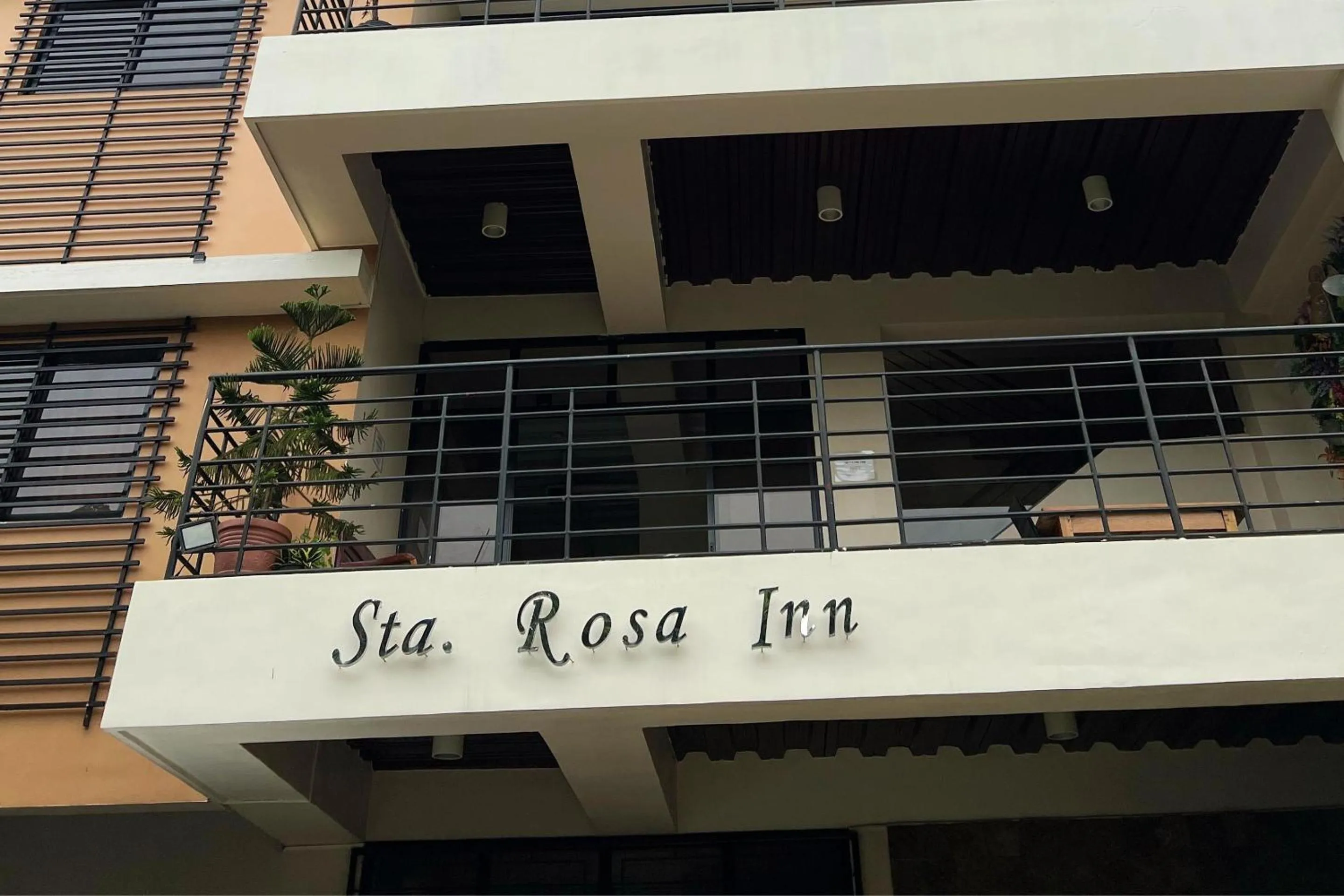 Property building in Sta Rosa Inn Iloilo powered by Cocotel