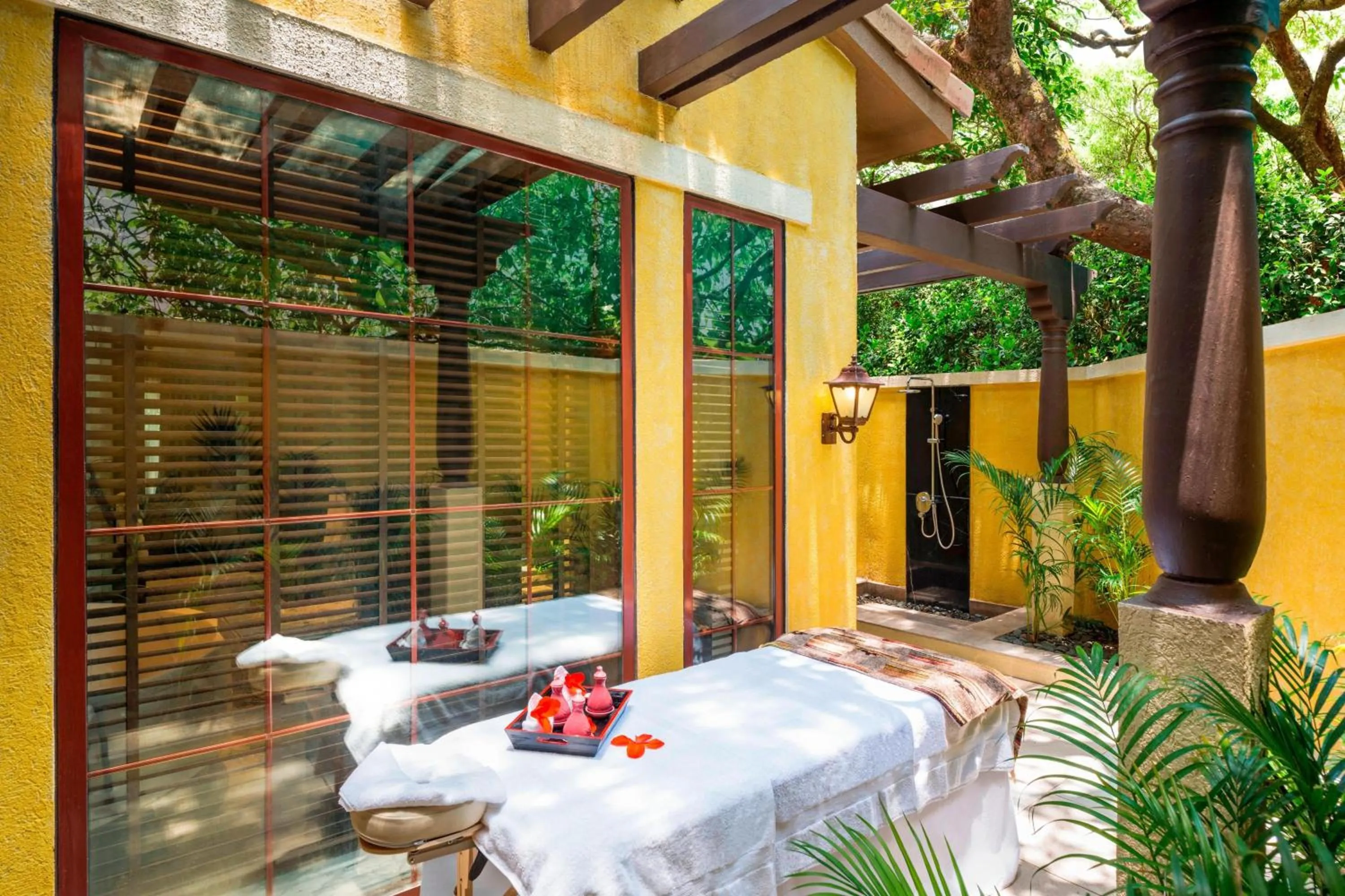 Photo of the whole room in Le Meridien Mahabaleshwar Resort & Spa