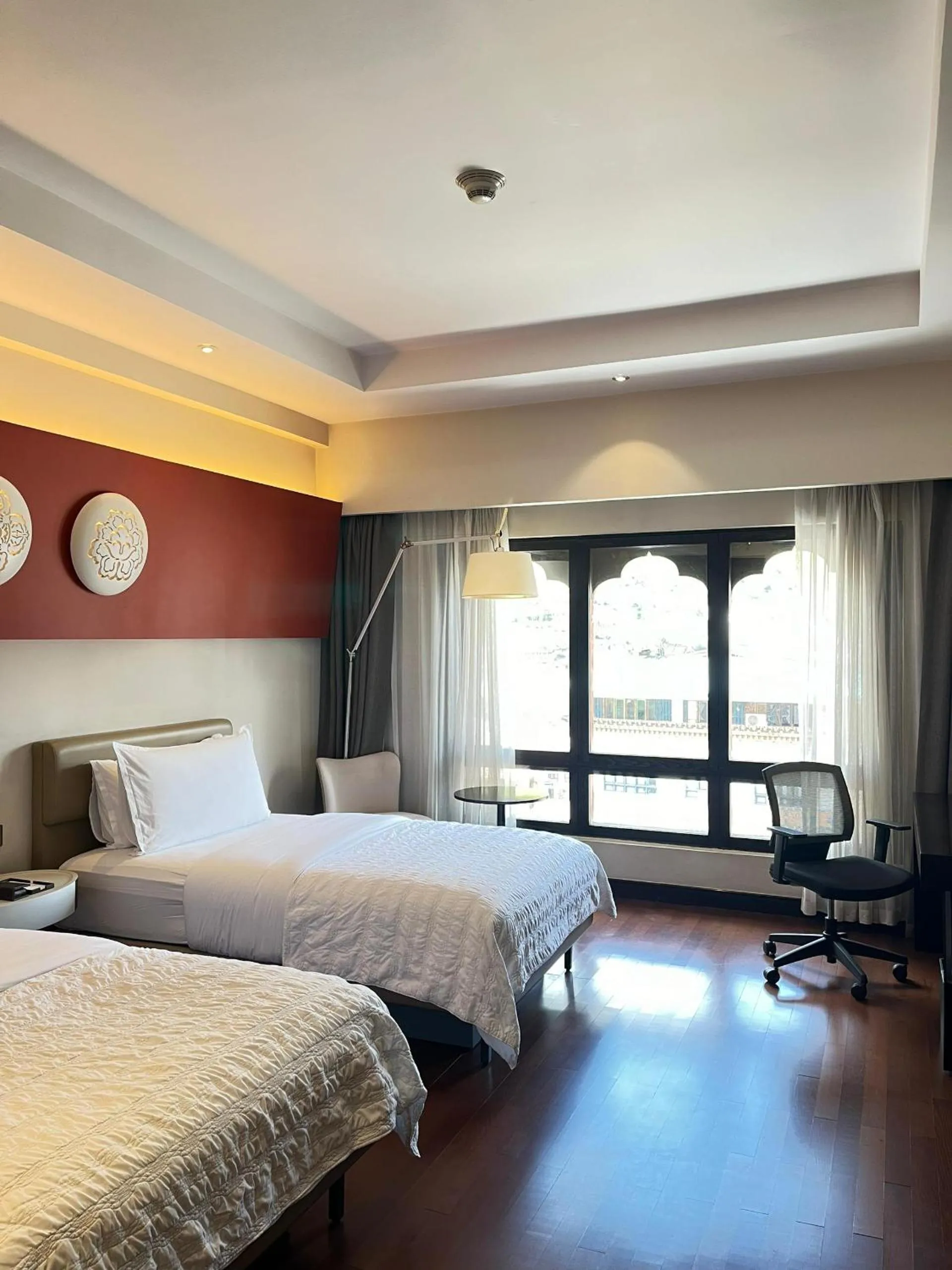 Bedroom, Bed in Le Meridien Thimphu