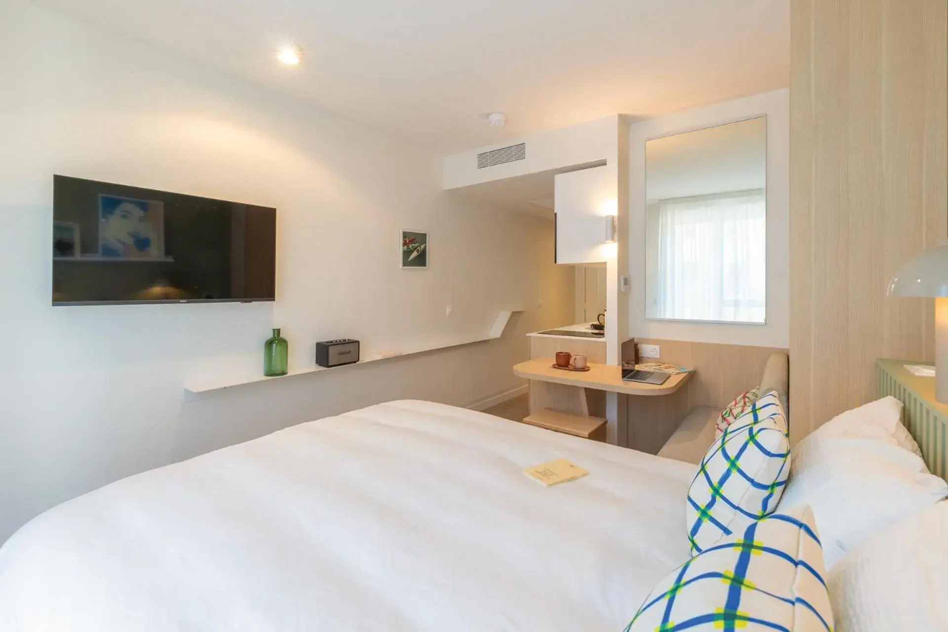 Bedroom, Bed in Bikube Lyon Bedroom, Bed in Bikube Lyon