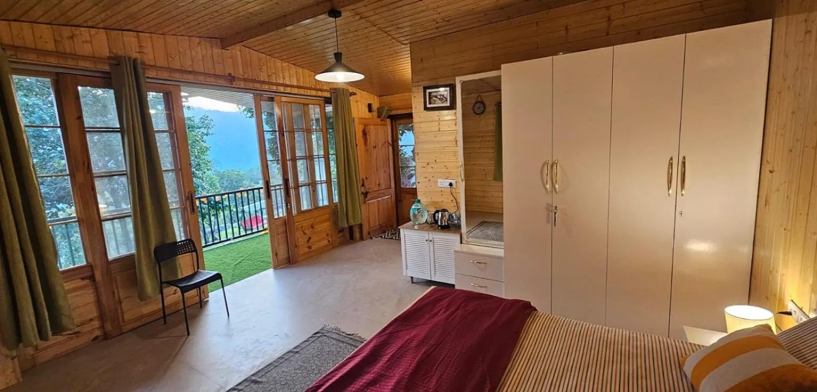Bed in Bougainvilla Mountain Retreat, near Bhimtal