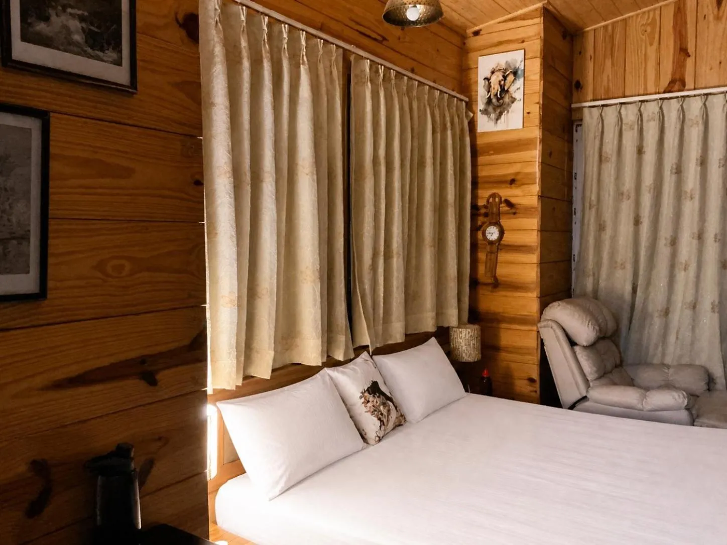 Bed in Bougainvilla Mountain Retreat, near Bhimtal