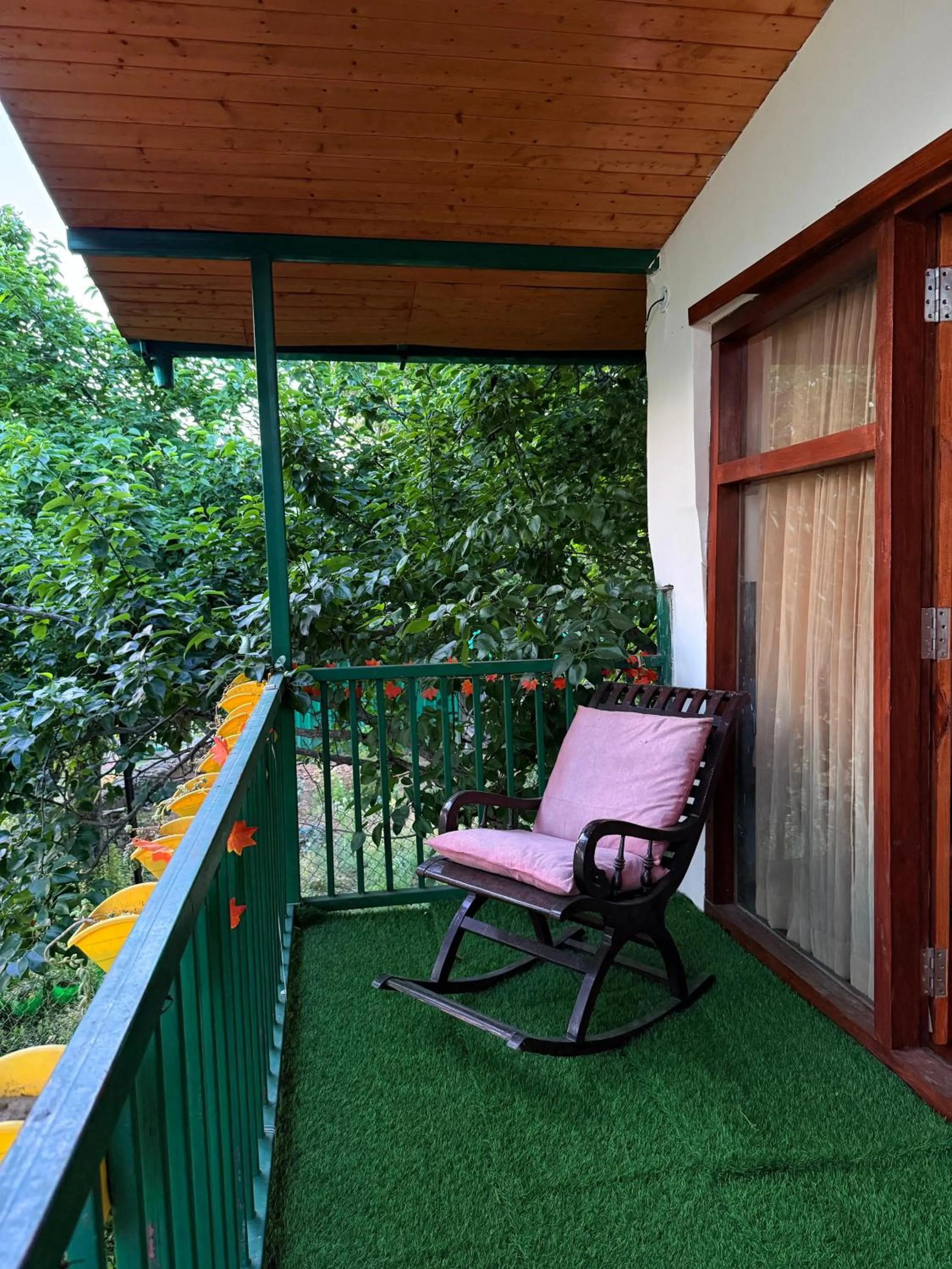 Balcony/Terrace in Bougainvilla Mountain Retreat, near Bhimtal