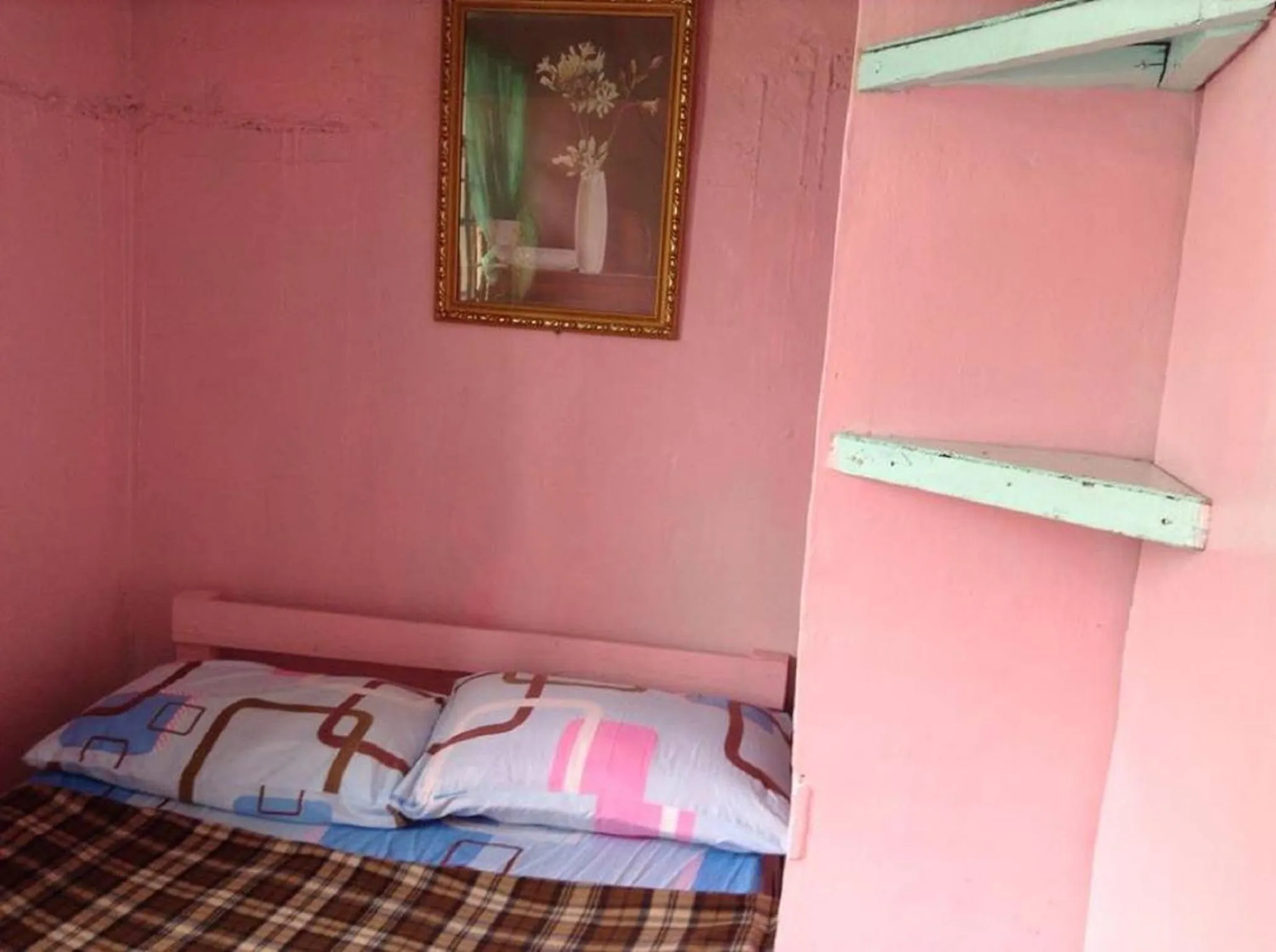 Decorative detail, Bed in CV Bed n Bath