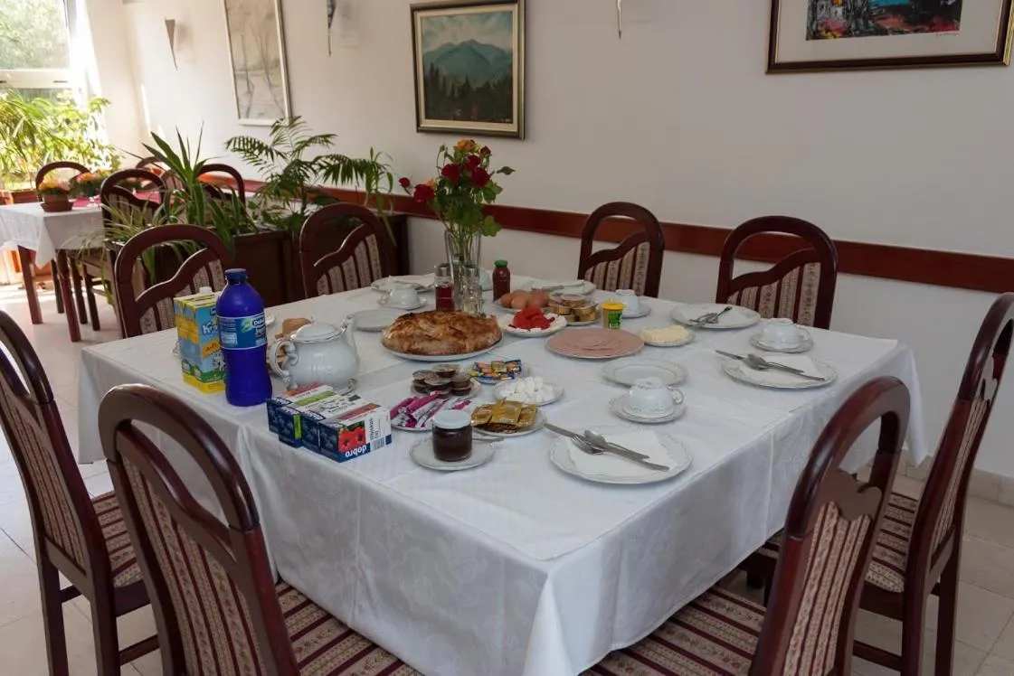 Property building in Vila Lux Milikic