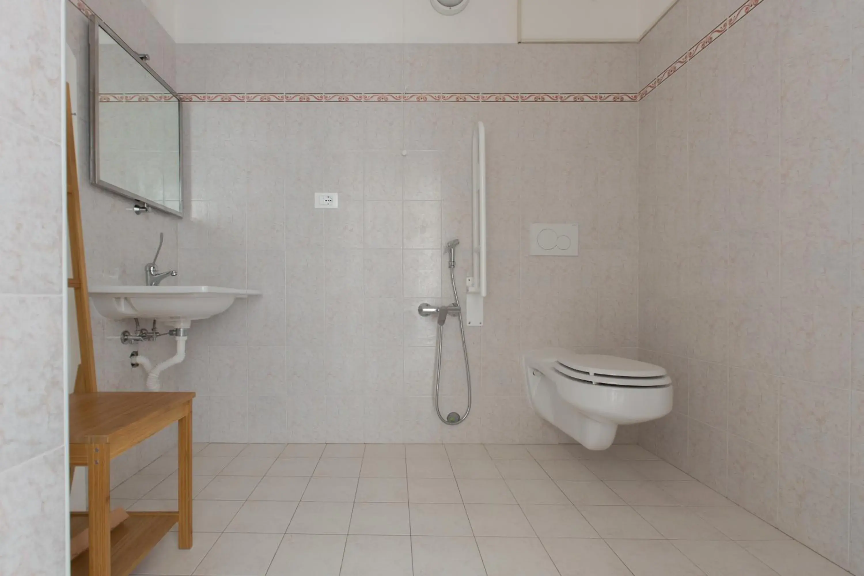 Double Room - Disability Access in Affittacamere Le Giare Double Room - Disability Access in Affittacamere Le Giare