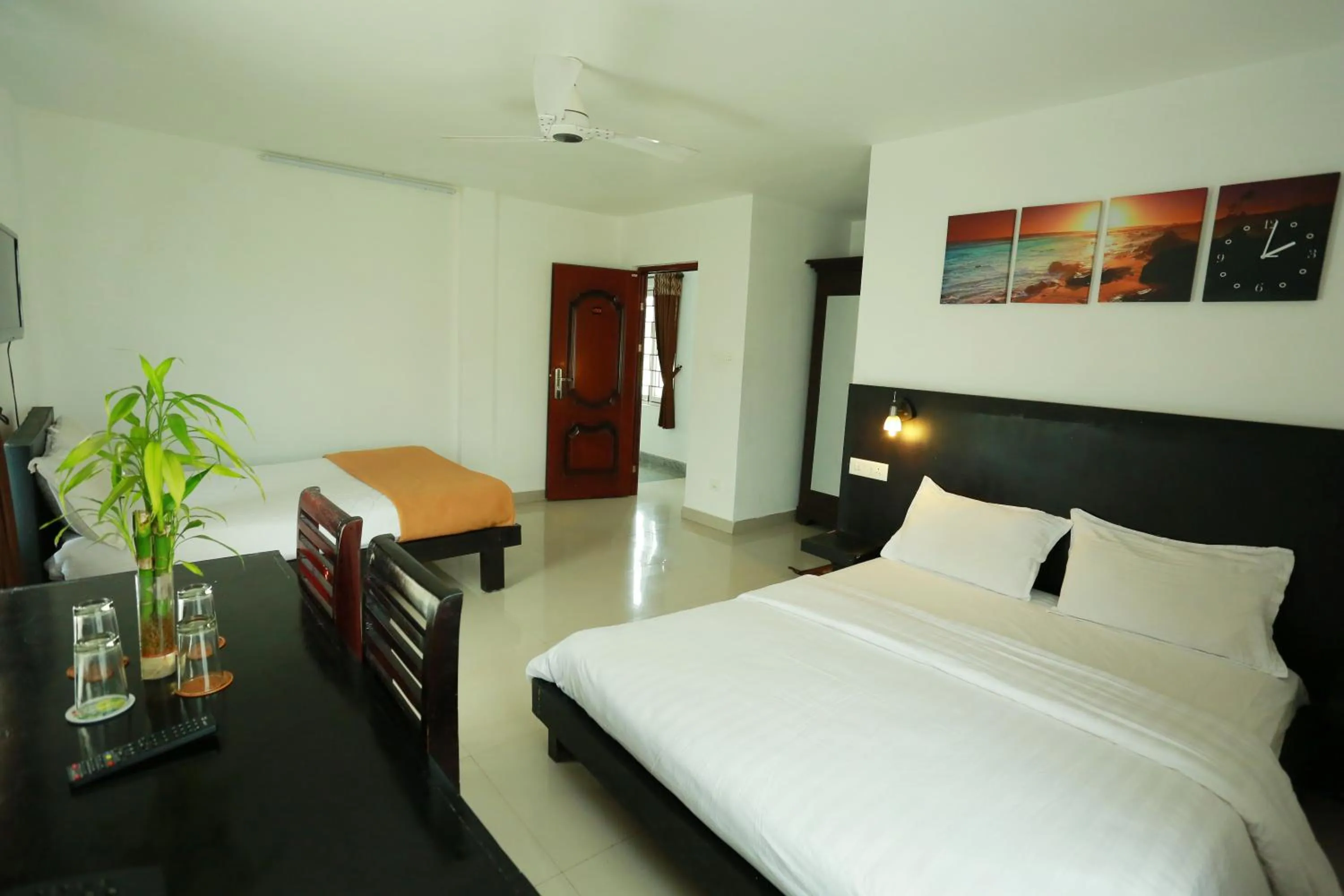 Photo of the whole room, Bed in Chillax Vagamon