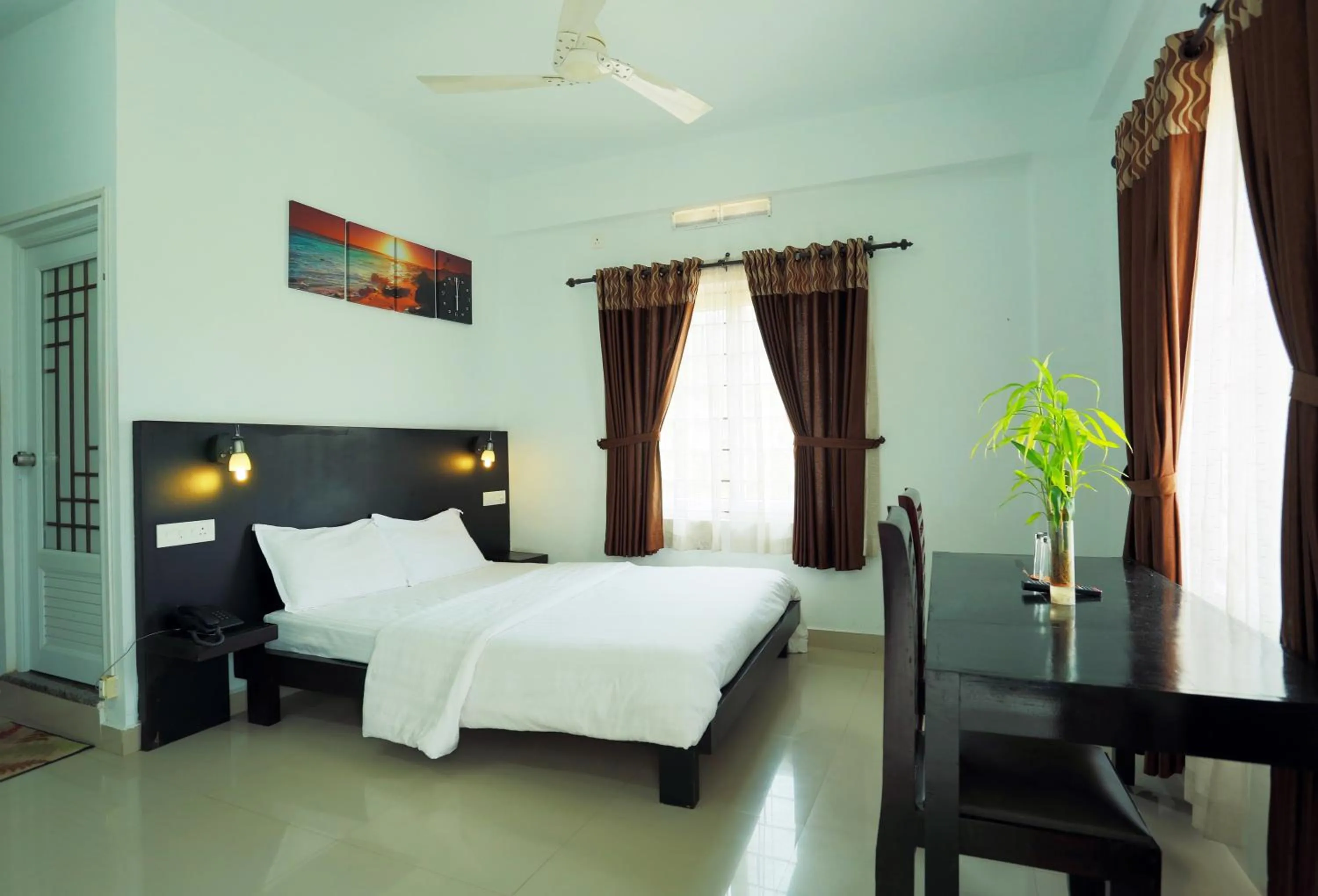 Photo of the whole room, Bed in Chillax Vagamon