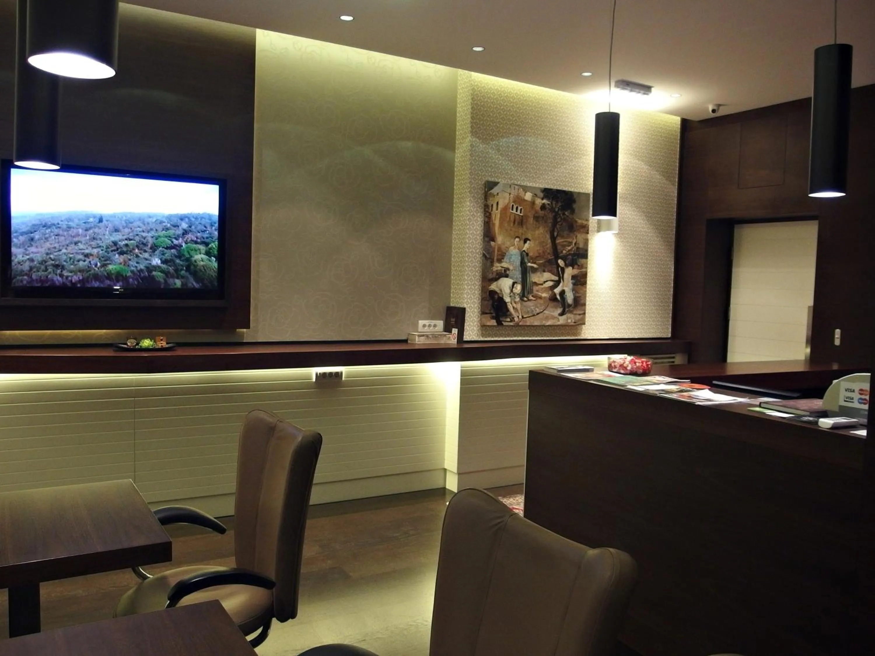 Communal lounge/ TV room in Belgreat Premium Suites