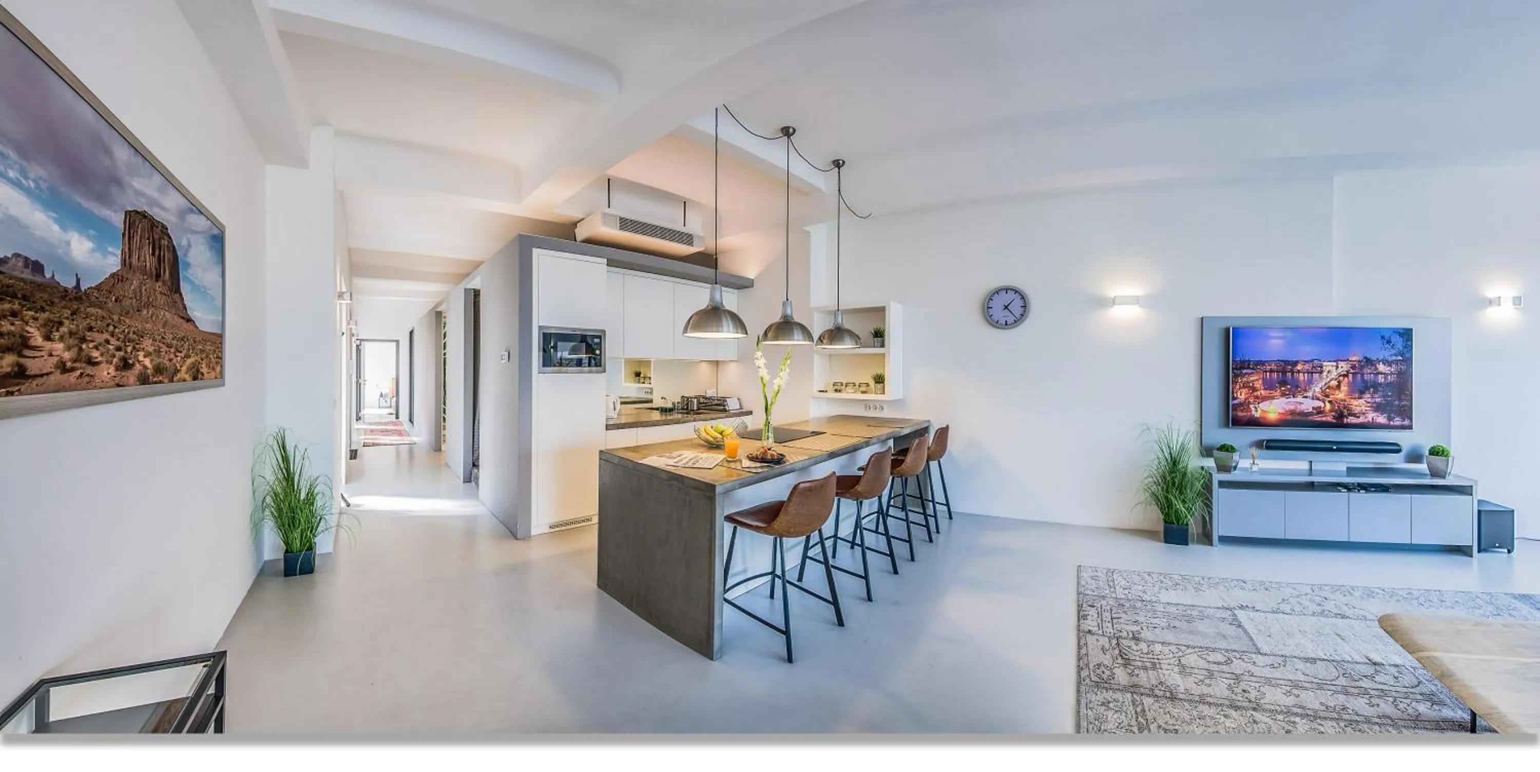 Meals in LOFT Astoria Suites by Vagabond