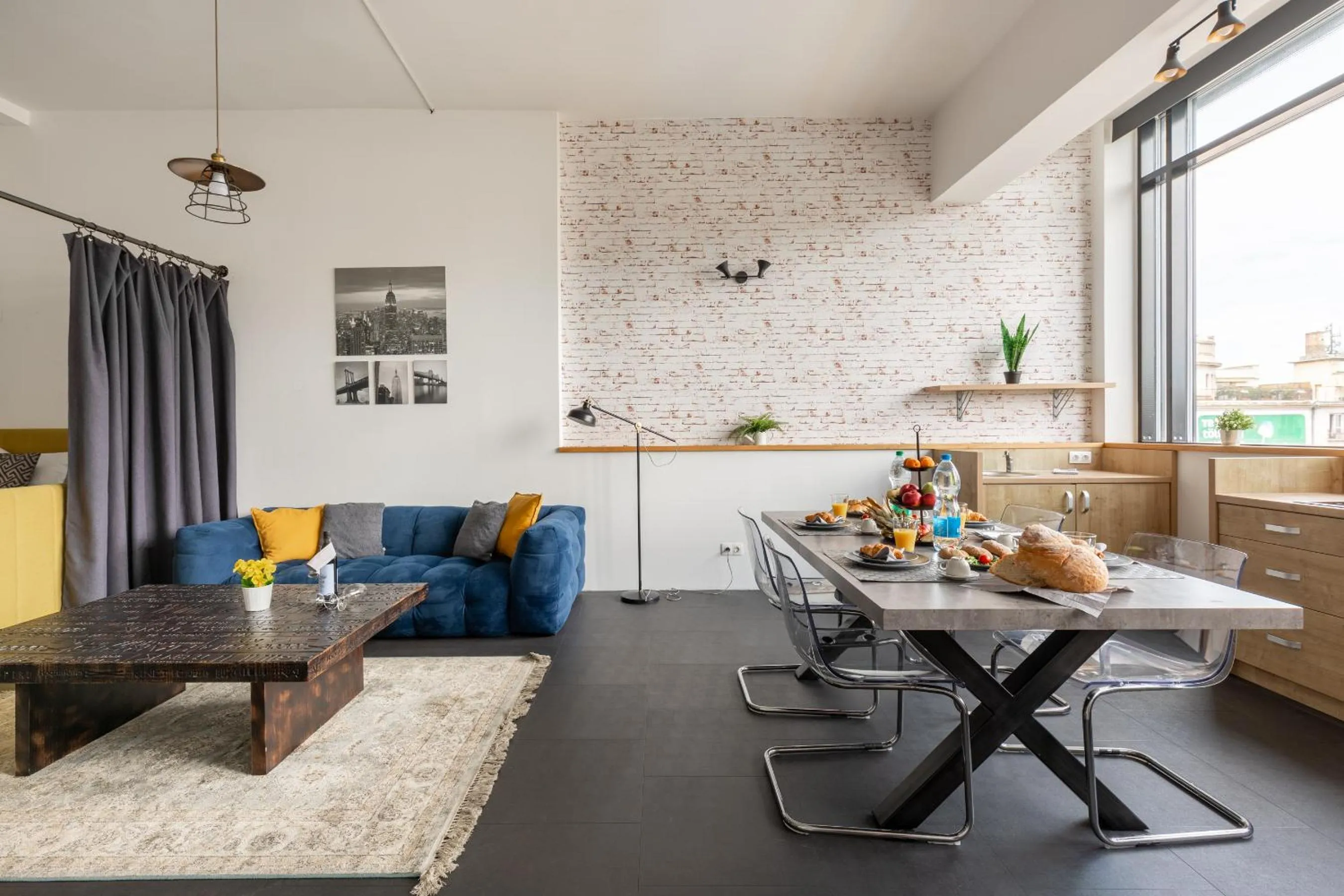 Living room in LOFT Astoria Suites by Vagabond