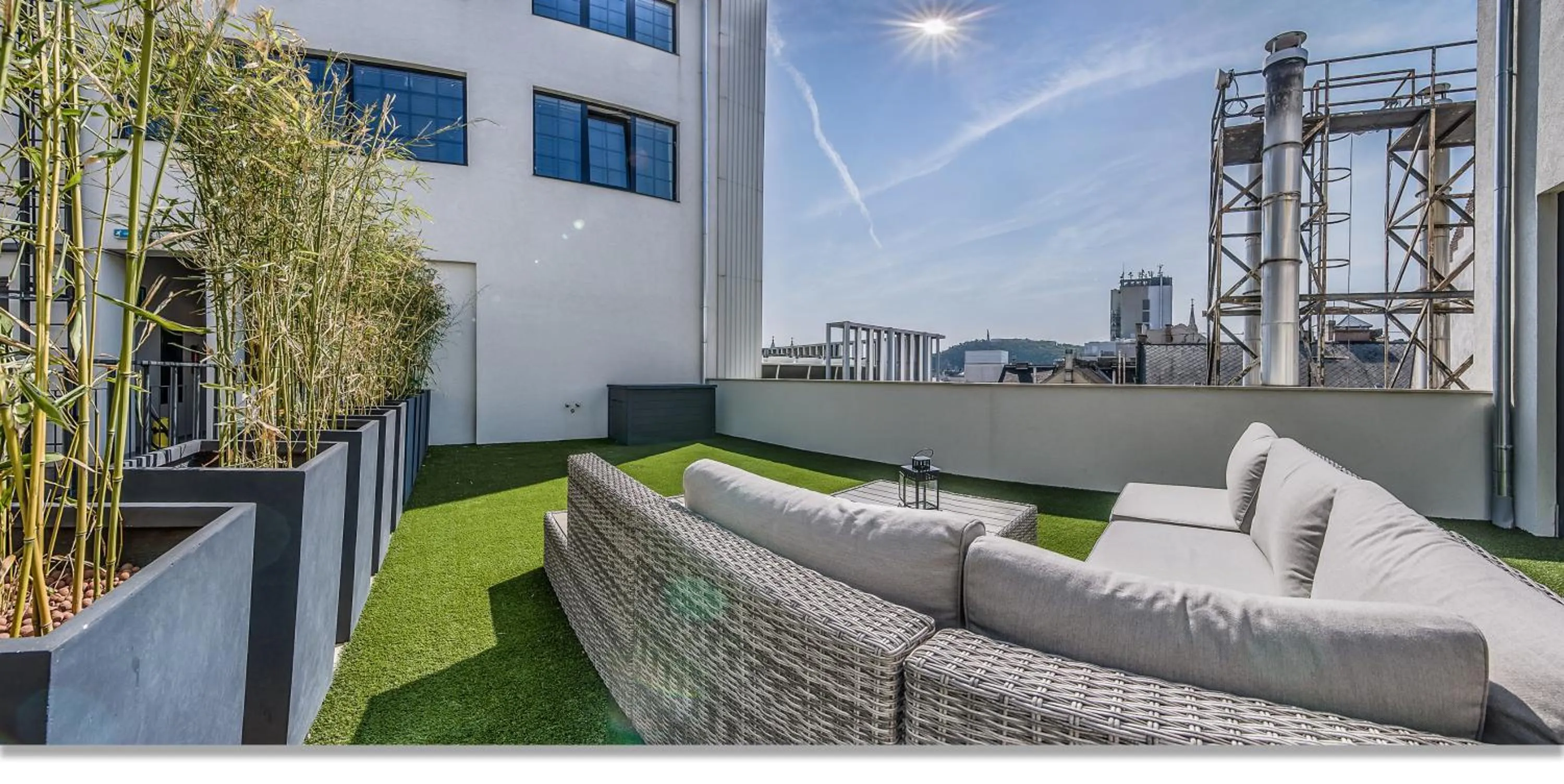 Balcony/Terrace in LOFT Astoria Suites by Vagabond