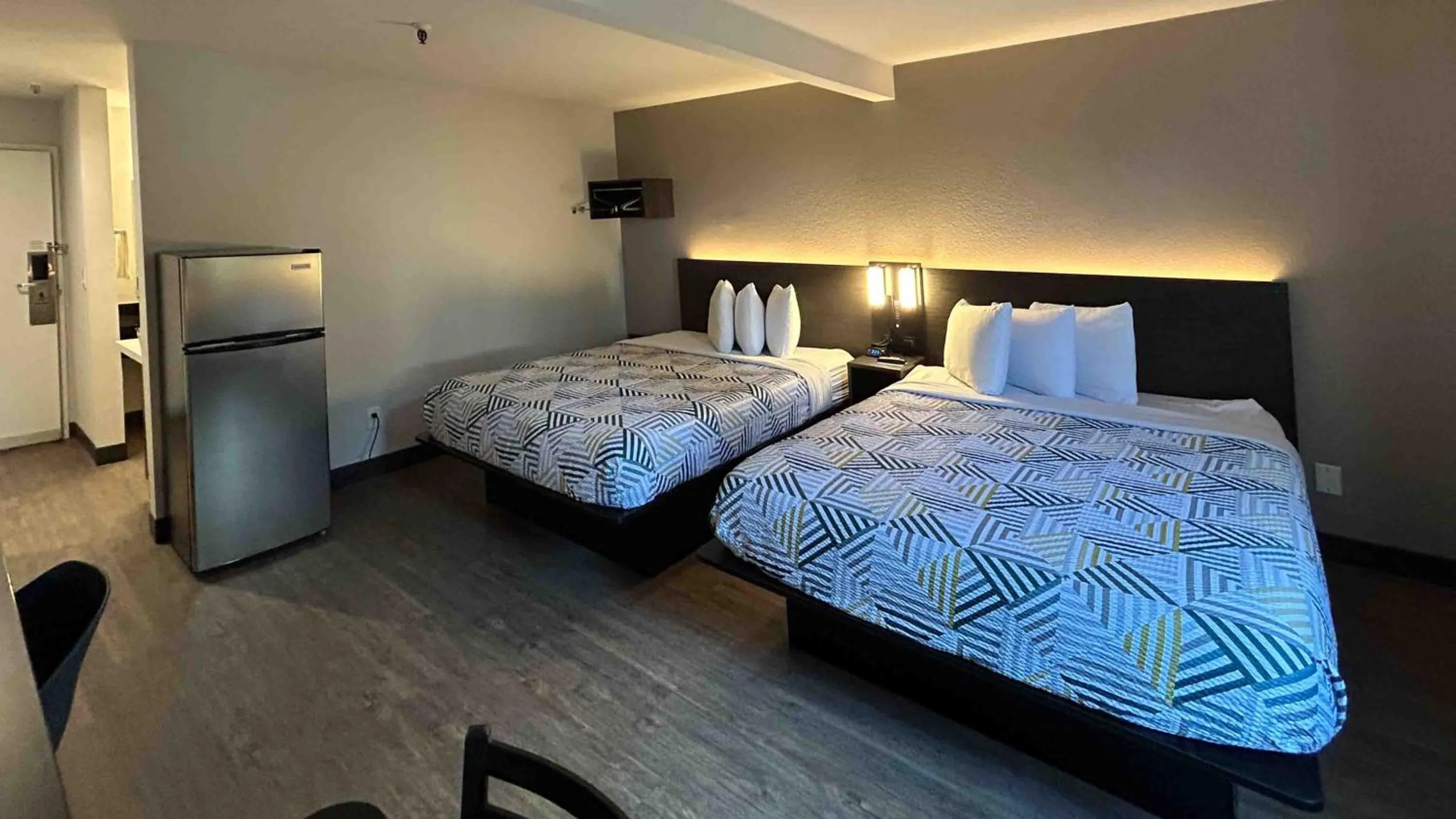 Bedroom, Bed in Studio 6 San Diego, CA Hotel Circle Mission Valley