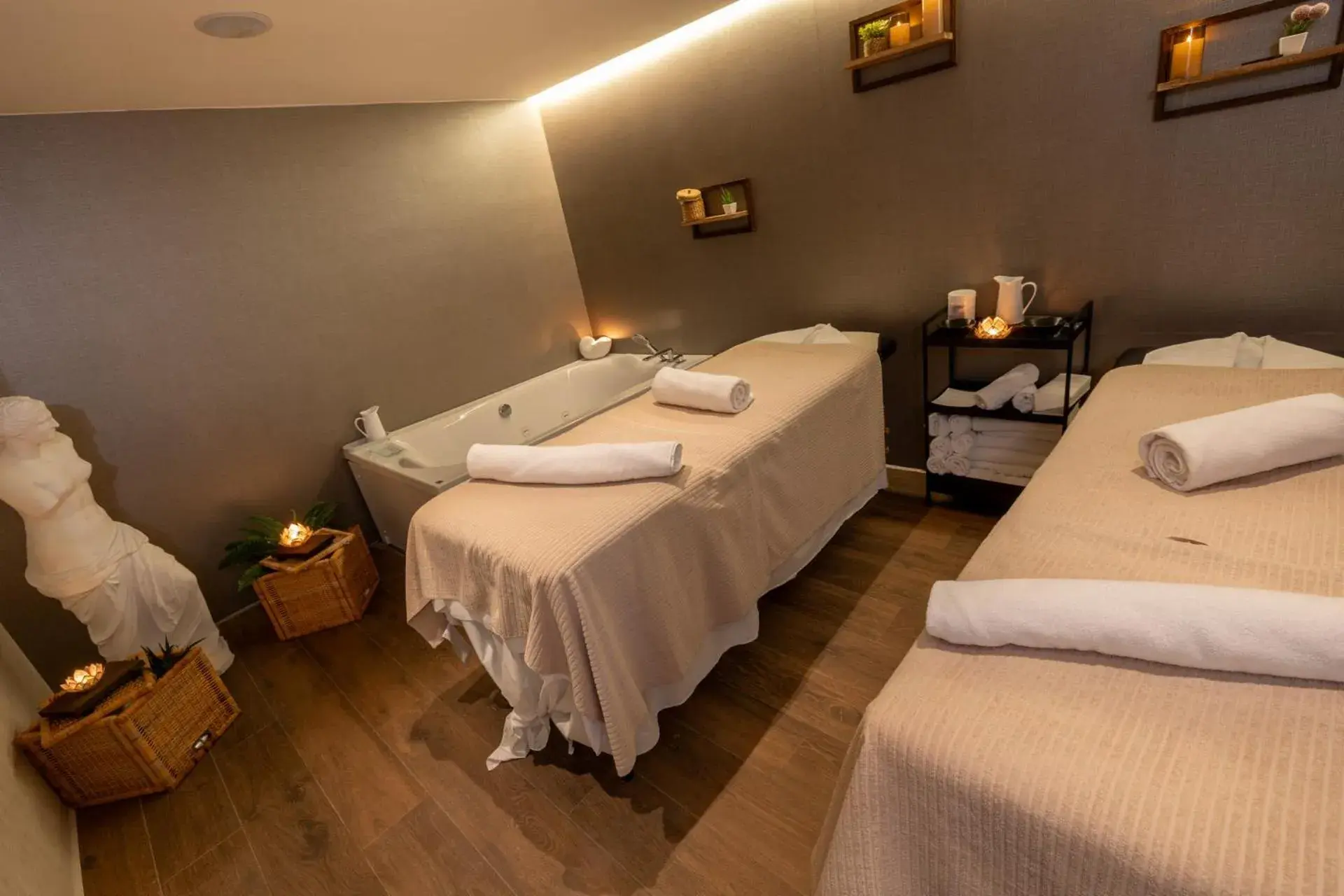 Massage, Bed in Hotel BCL Levante Club & Spa 4 Sup - Only Adults Recomended Massage, Bed in Hotel BCL Levante Club & Spa 4 Sup - Only Adults Recomended