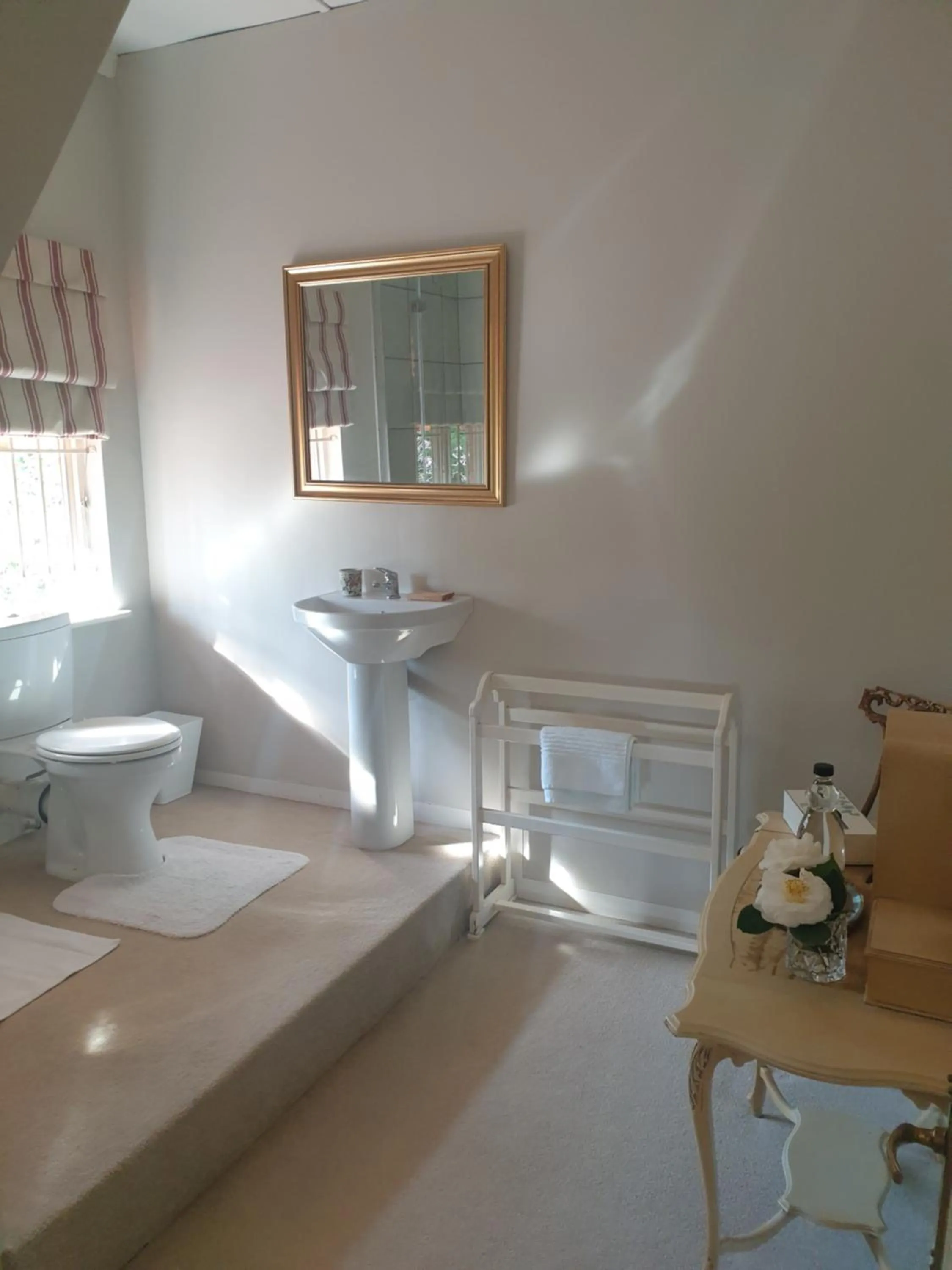 towels, Bed in 18 Pioneer BnB