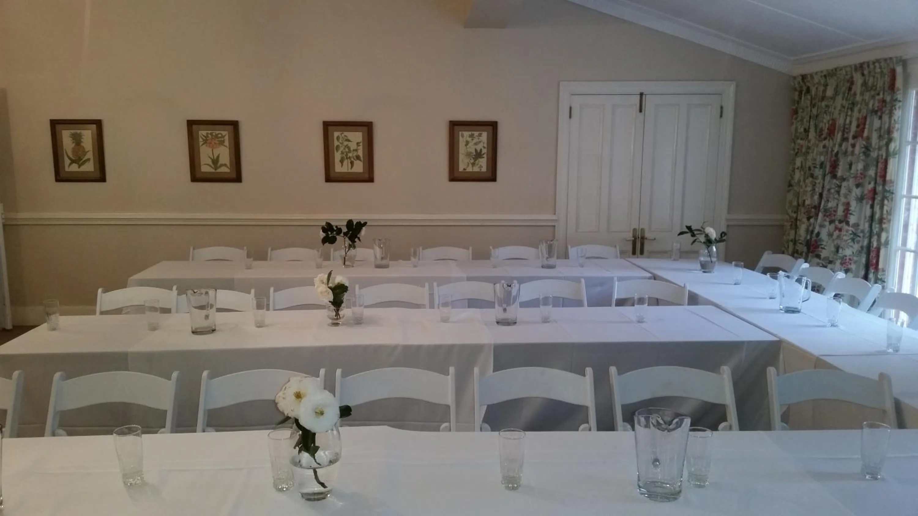 Banquet/Function facilities in 18 Pioneer BnB
