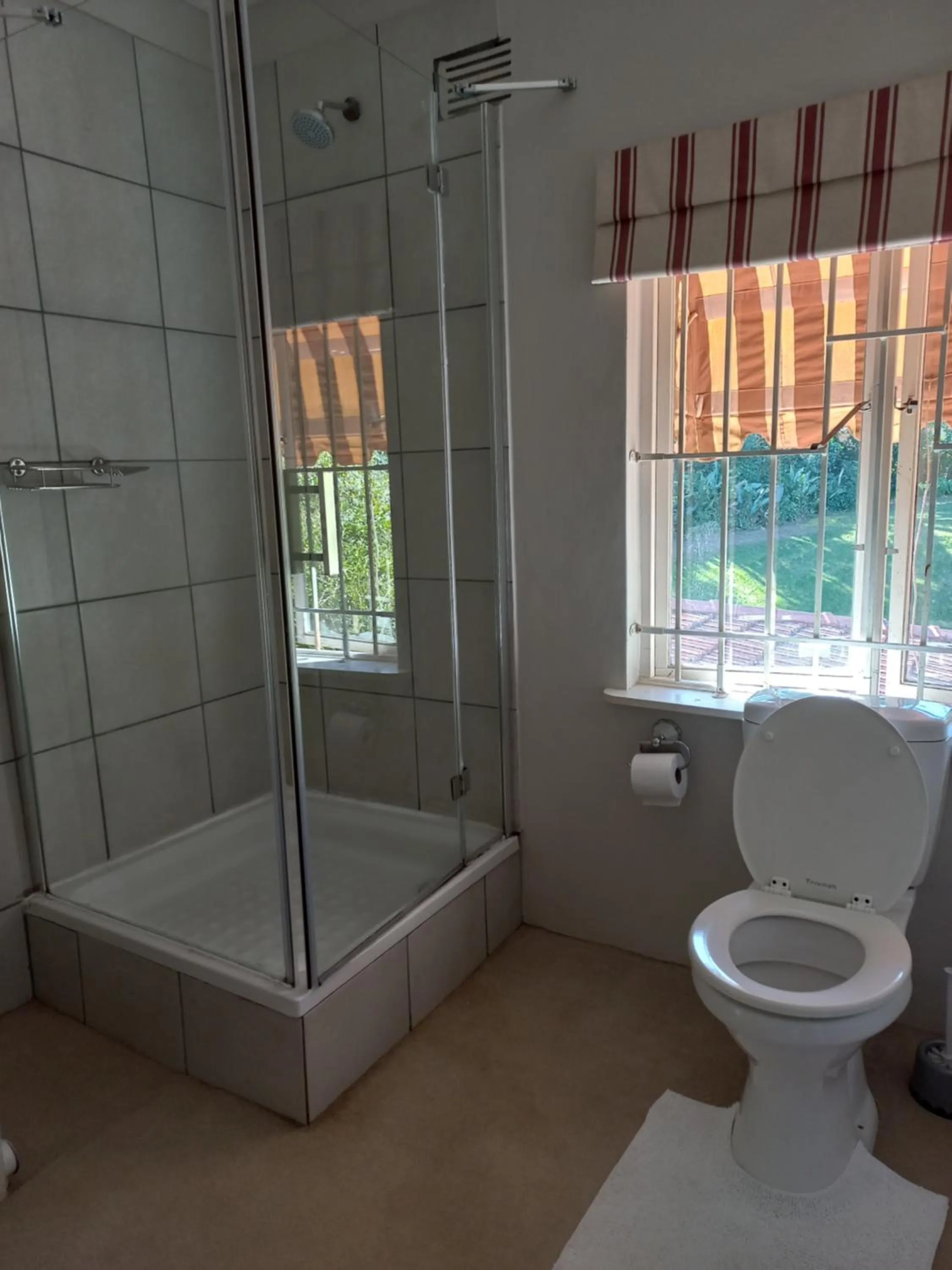 Shower in 18 Pioneer BnB