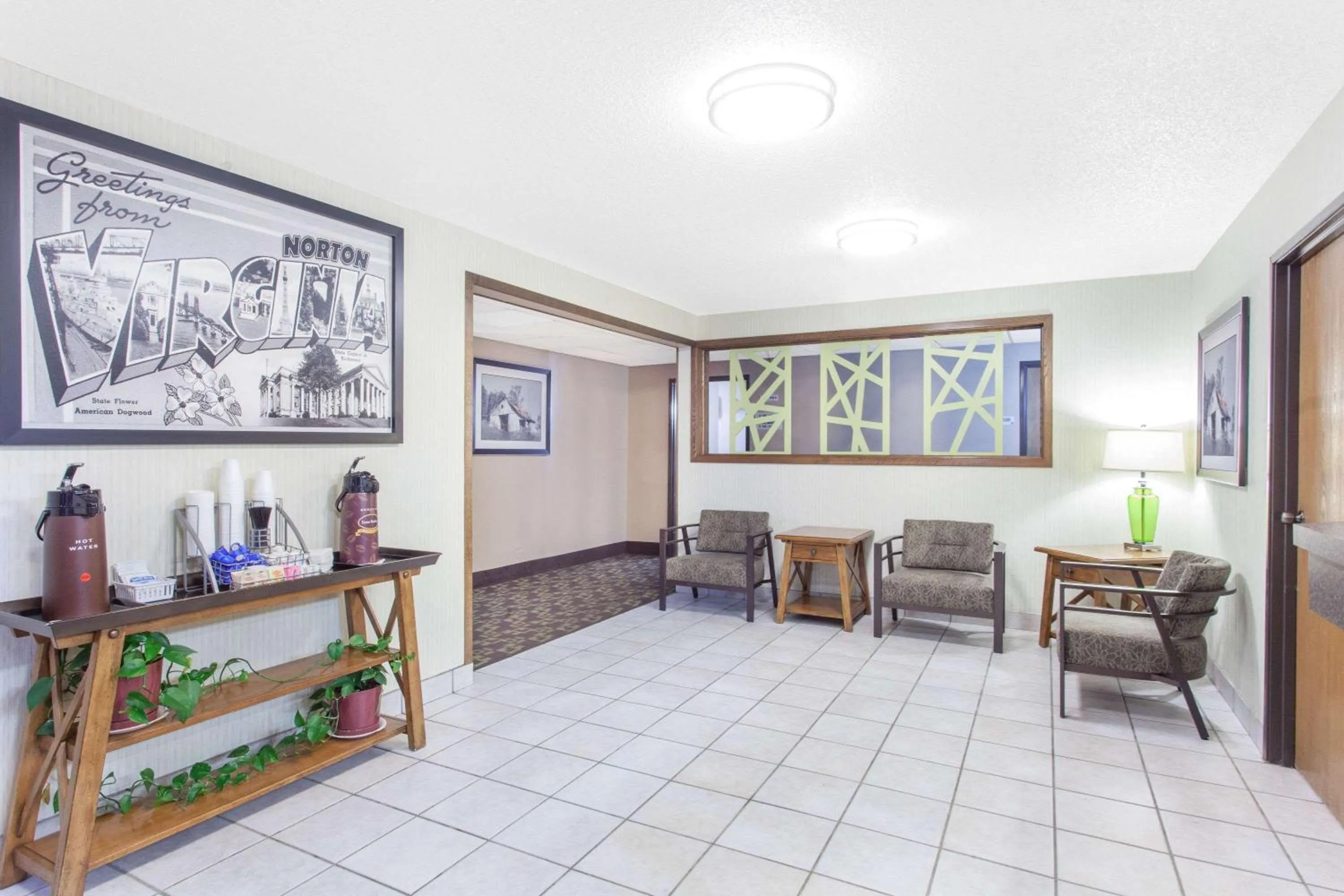 Lobby or reception in Super 8 by Wyndham Norton VA