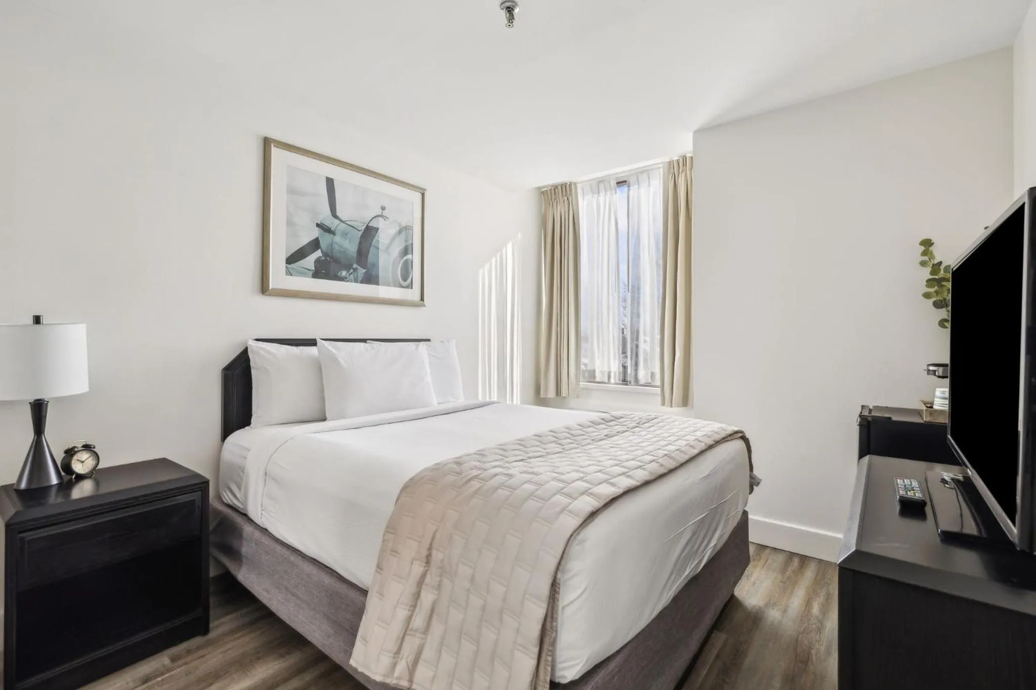 Standard Queen Room in DEV Hotel and Conference Centre