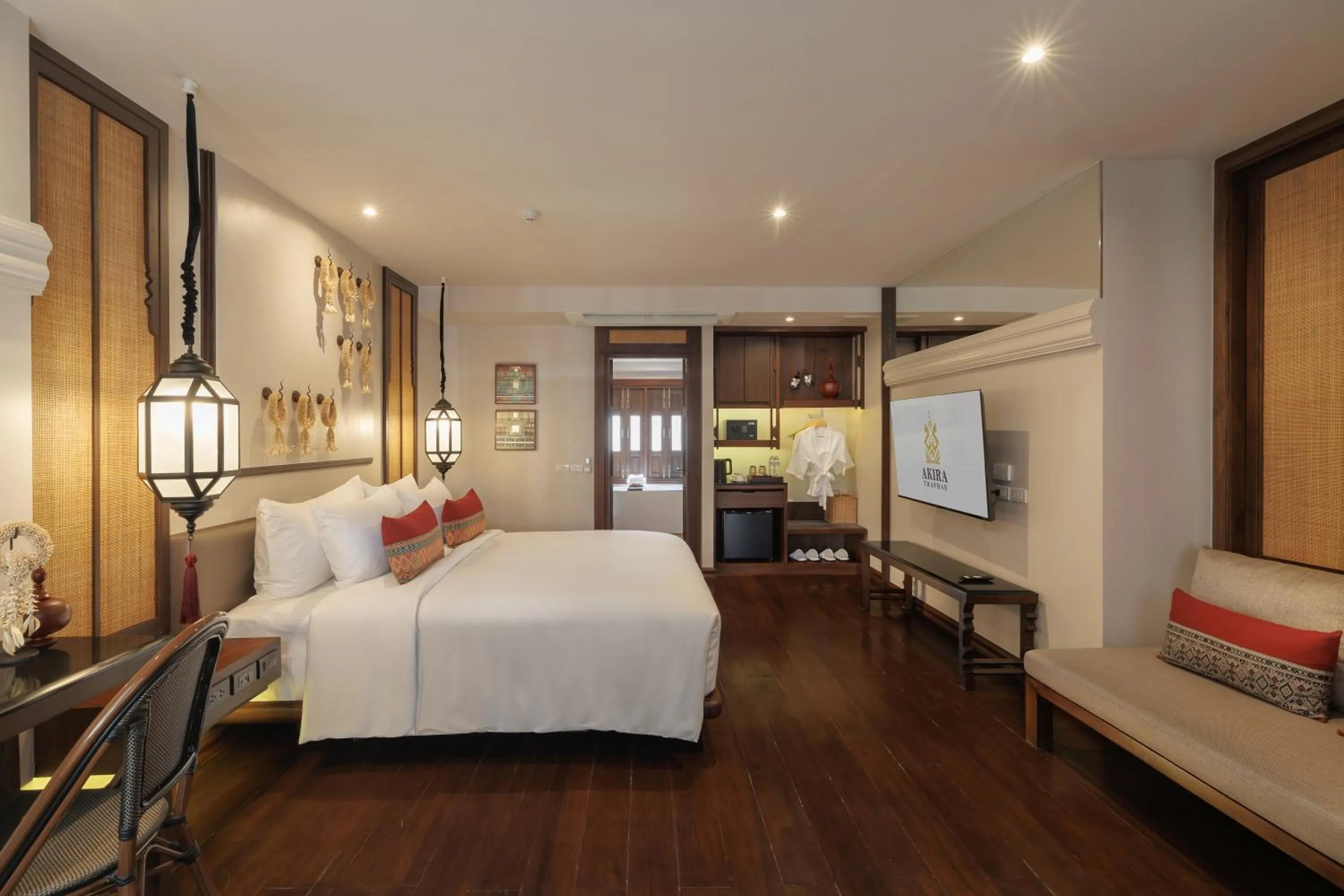 Bathroom, Bed in Akira Thaphae Hotel