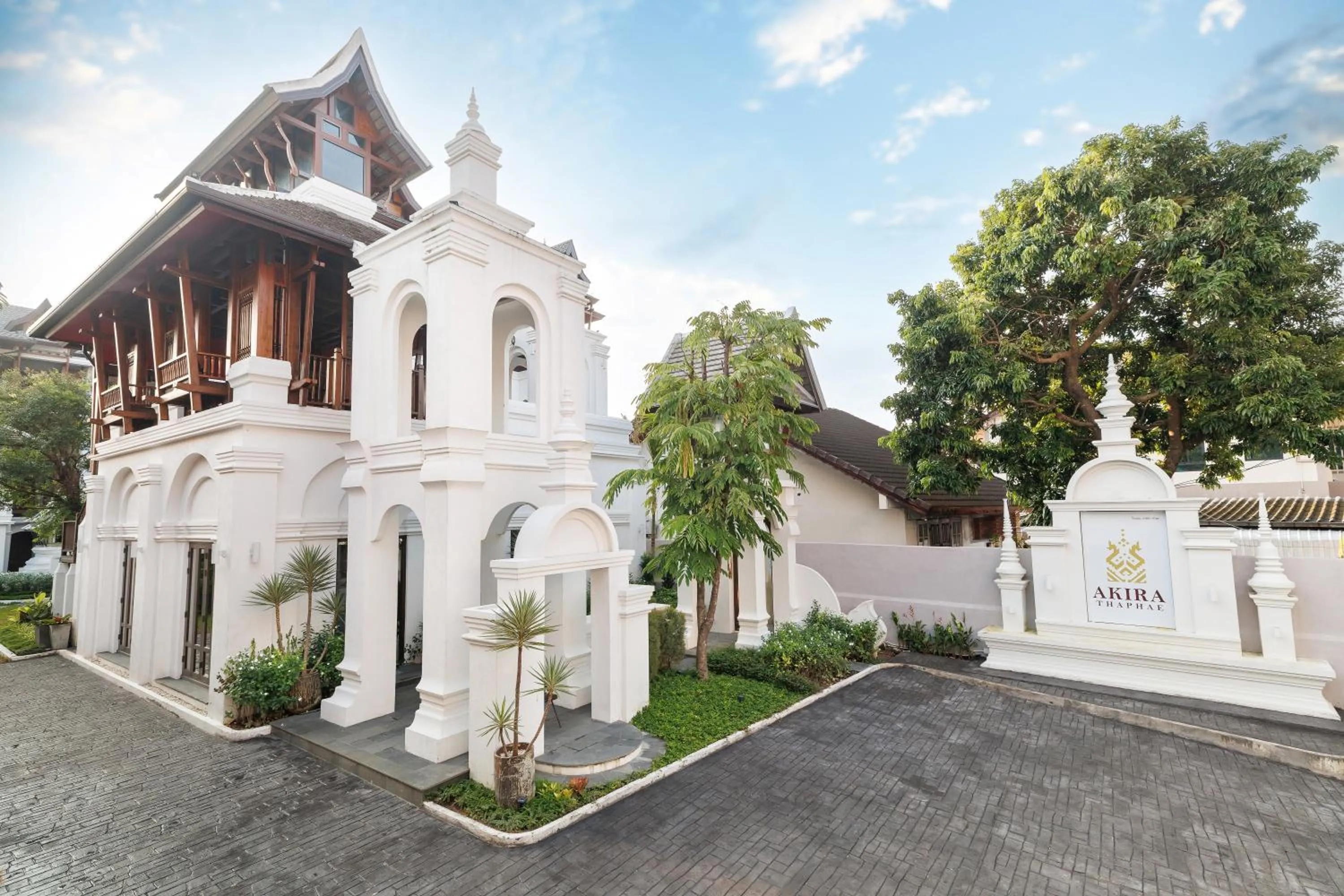 Property building in Akira Thaphae Hotel