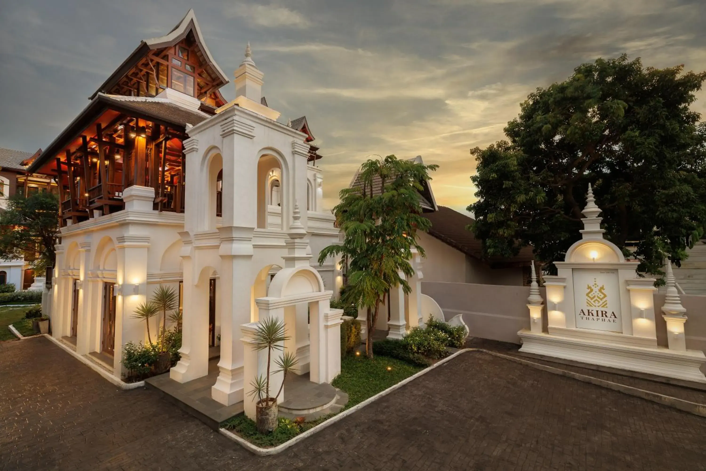 Property building in Akira Thaphae Hotel Property building in Akira Thaphae Hotel