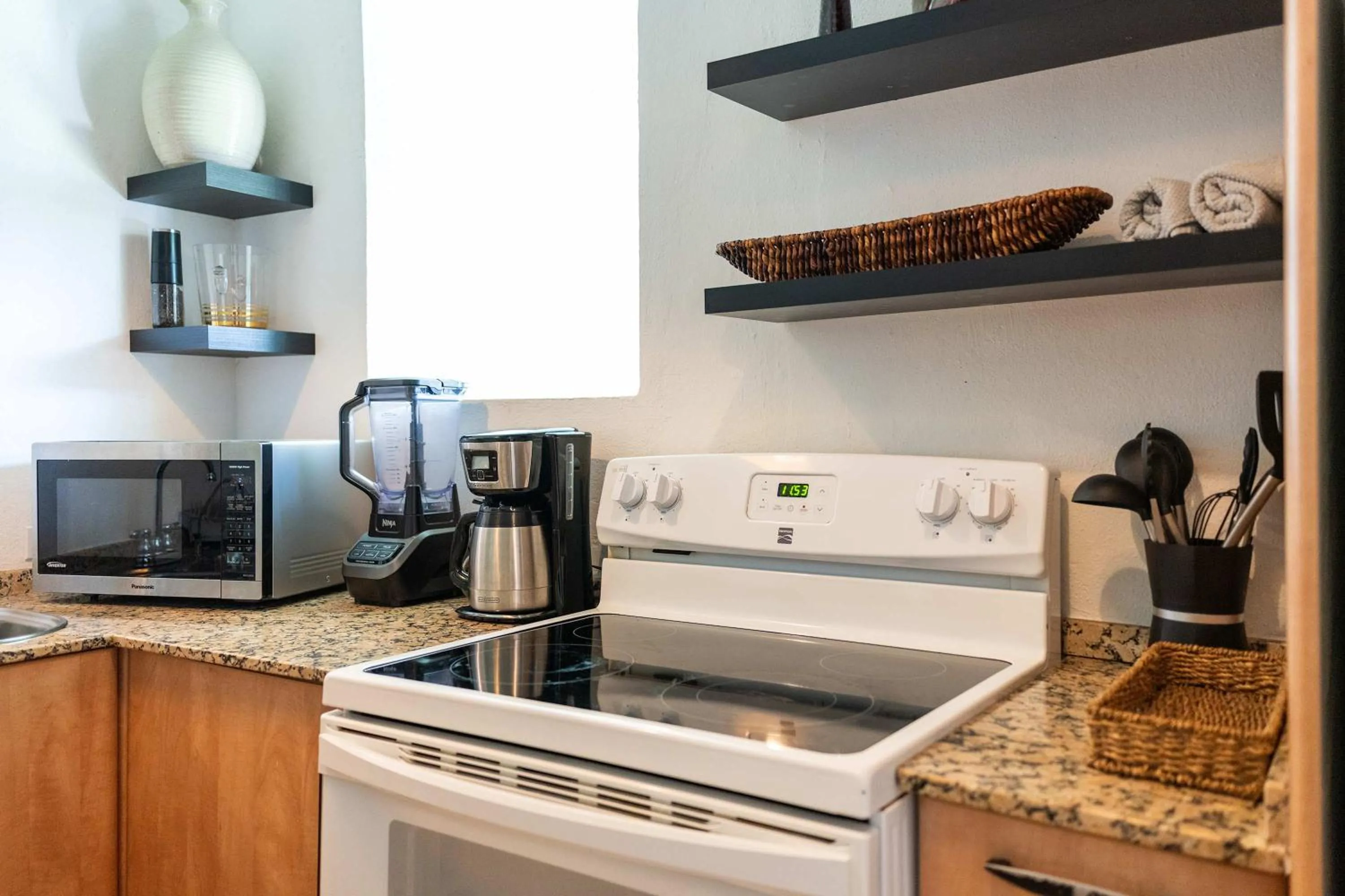 Kitchen or kitchenette in 24 Atlantic Place by Stay with Bear