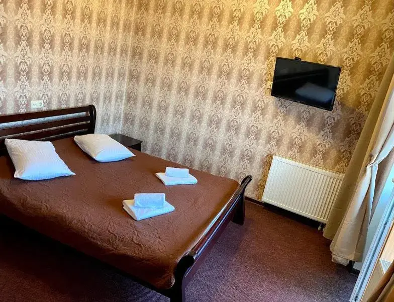 Deluxe Double Room with Balcony in Golden Lion Hotel Deluxe Double Room with Balcony in Golden Lion Hotel