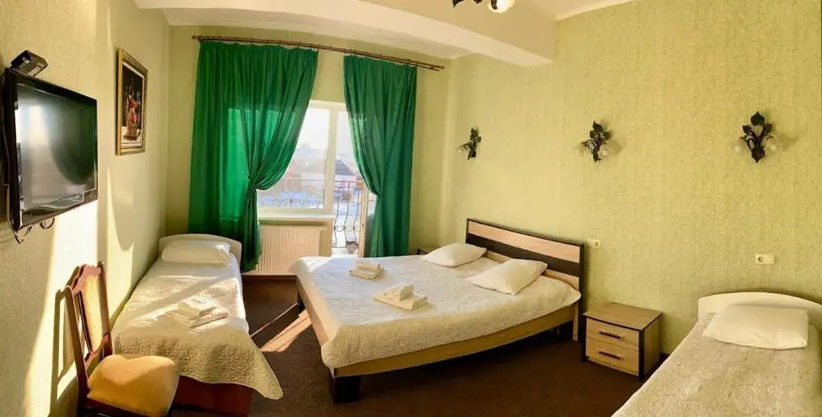 Family Room with Balcony in Golden Lion Hotel Family Room with Balcony in Golden Lion Hotel