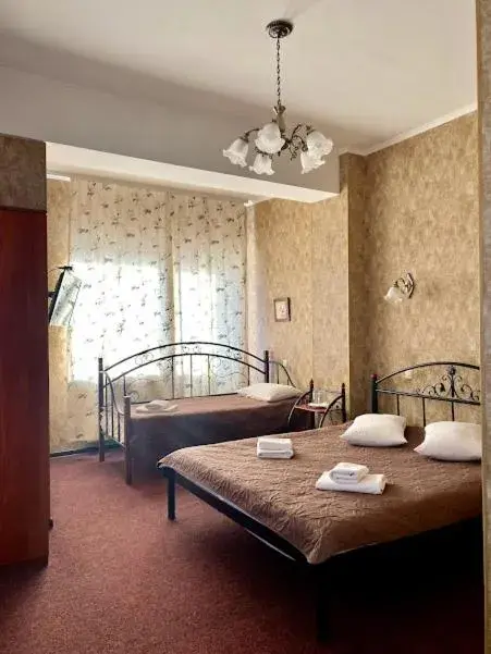 Triple Room with Balcony in Golden Lion Hotel Triple Room with Balcony in Golden Lion Hotel